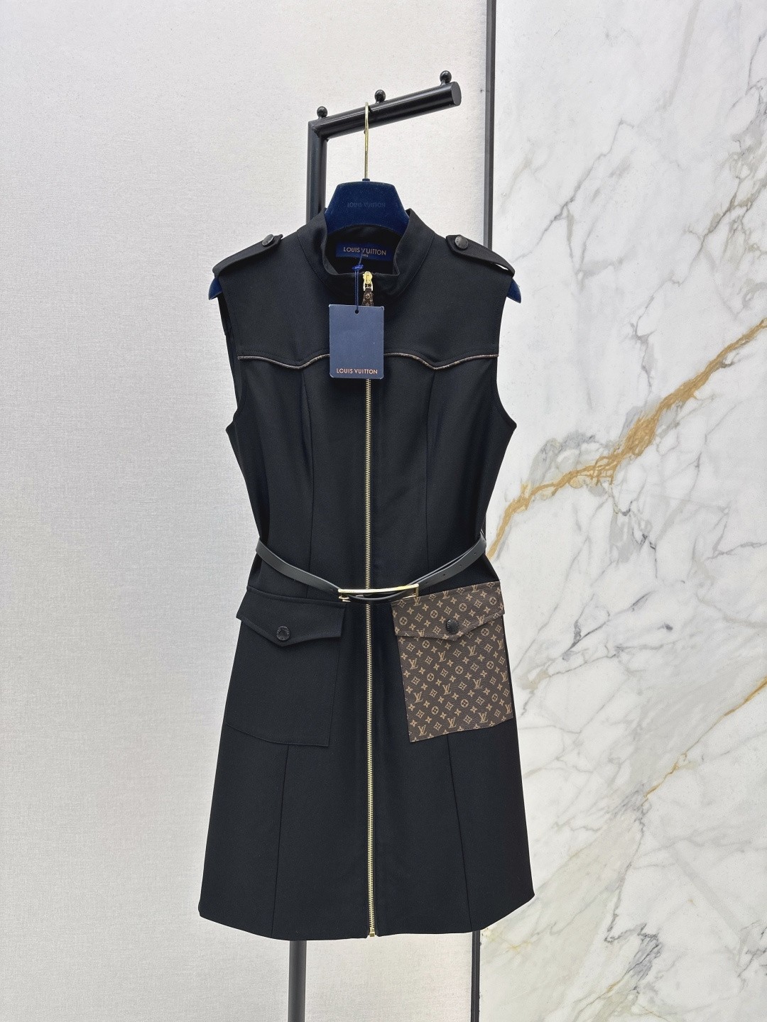 L X V A sleeveless dress（Women's style）