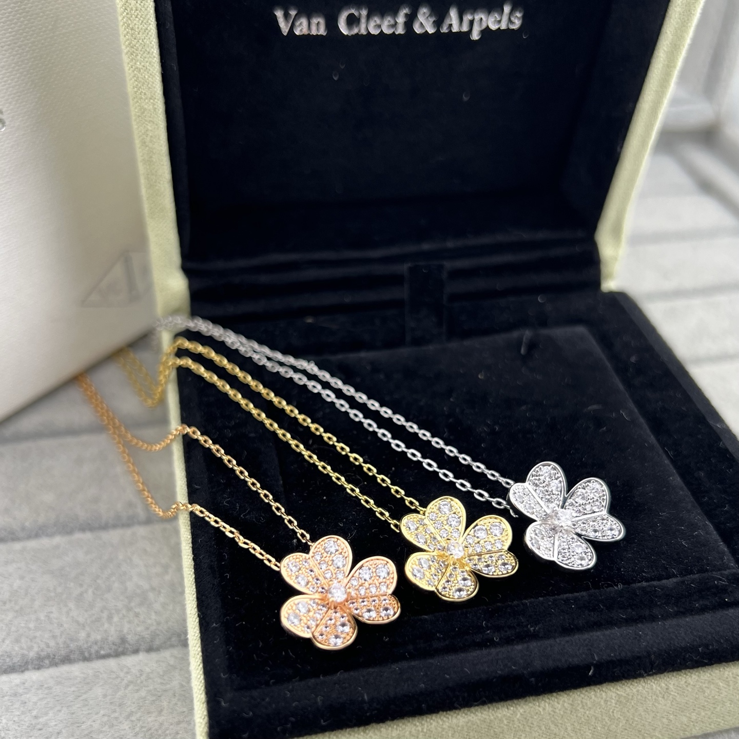 Clover large diamond necklace - Artisantouchss