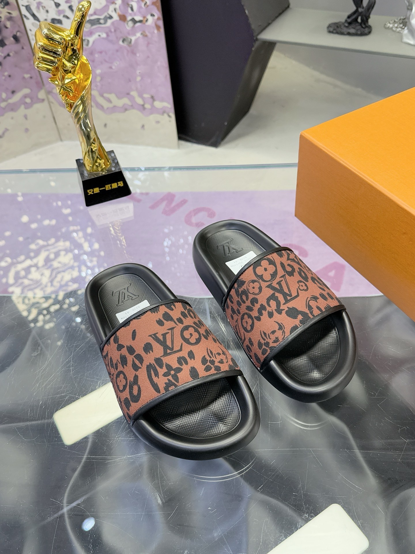 L X V SLIPPERS detail 4
