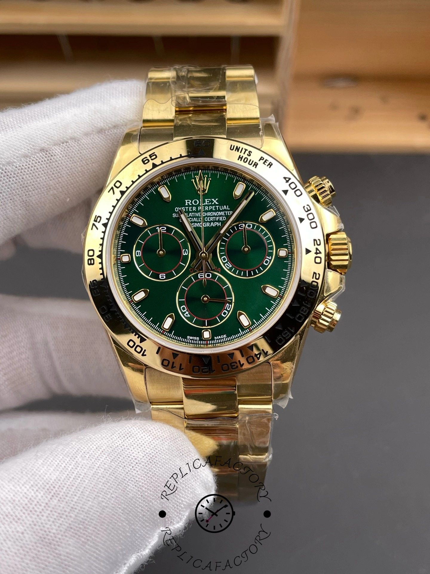 Rolex Daytona 116508 Yellow Gold Green Index Dial 40MM Mens Replica Watch