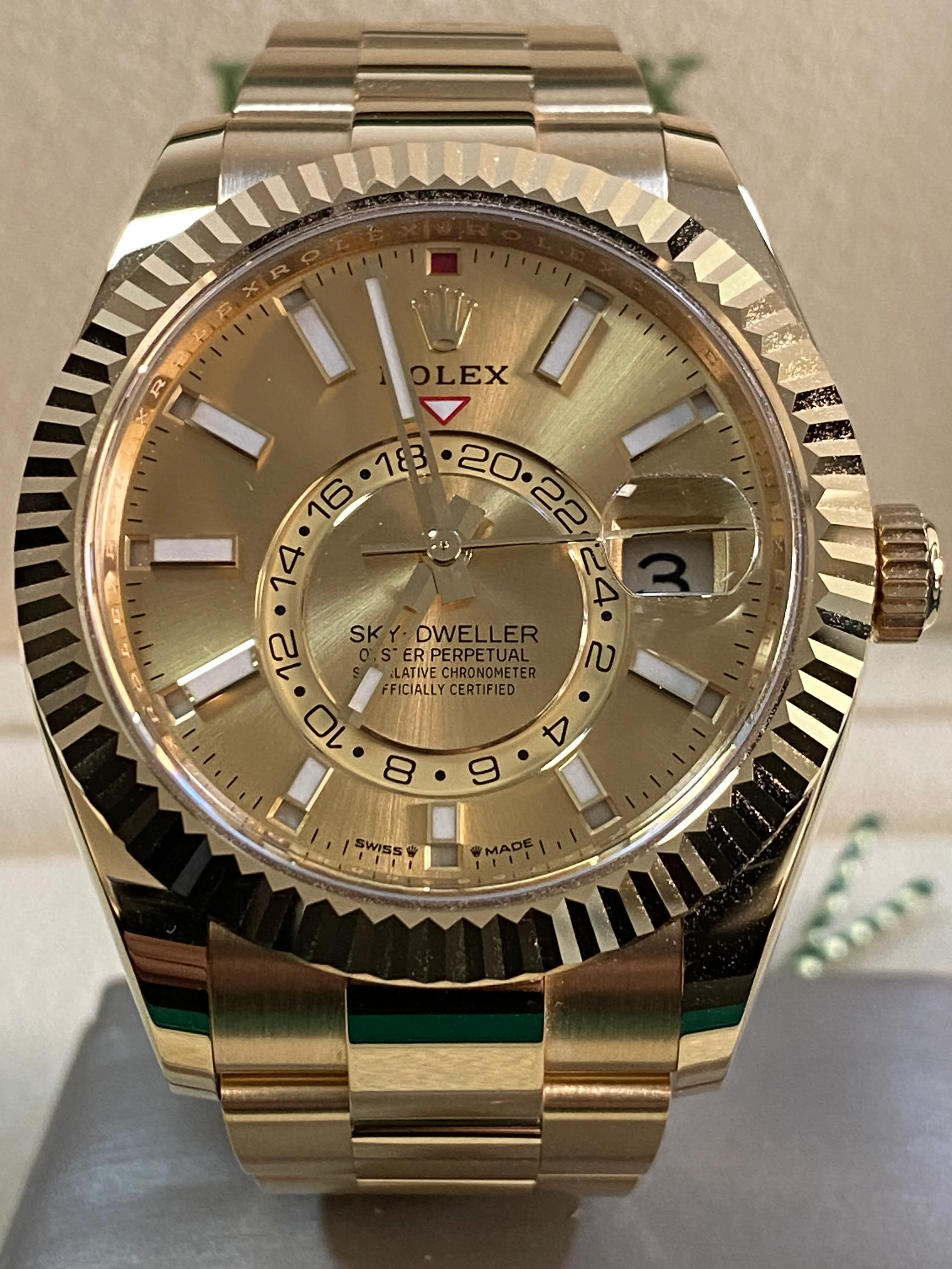 Rolex,Sky-Dweller Yellow Gold Sky-Dweller - 2023 - Champagne Index Dial - Oyster Bracelet - 336938