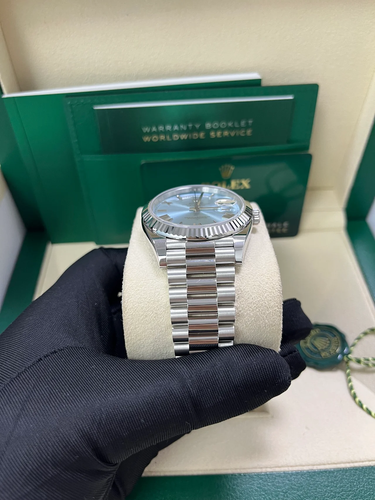 Rolex Day-Date 228236 0012 Fluted Bezel Ice Blue Dial 40MM Mens Replica Watch