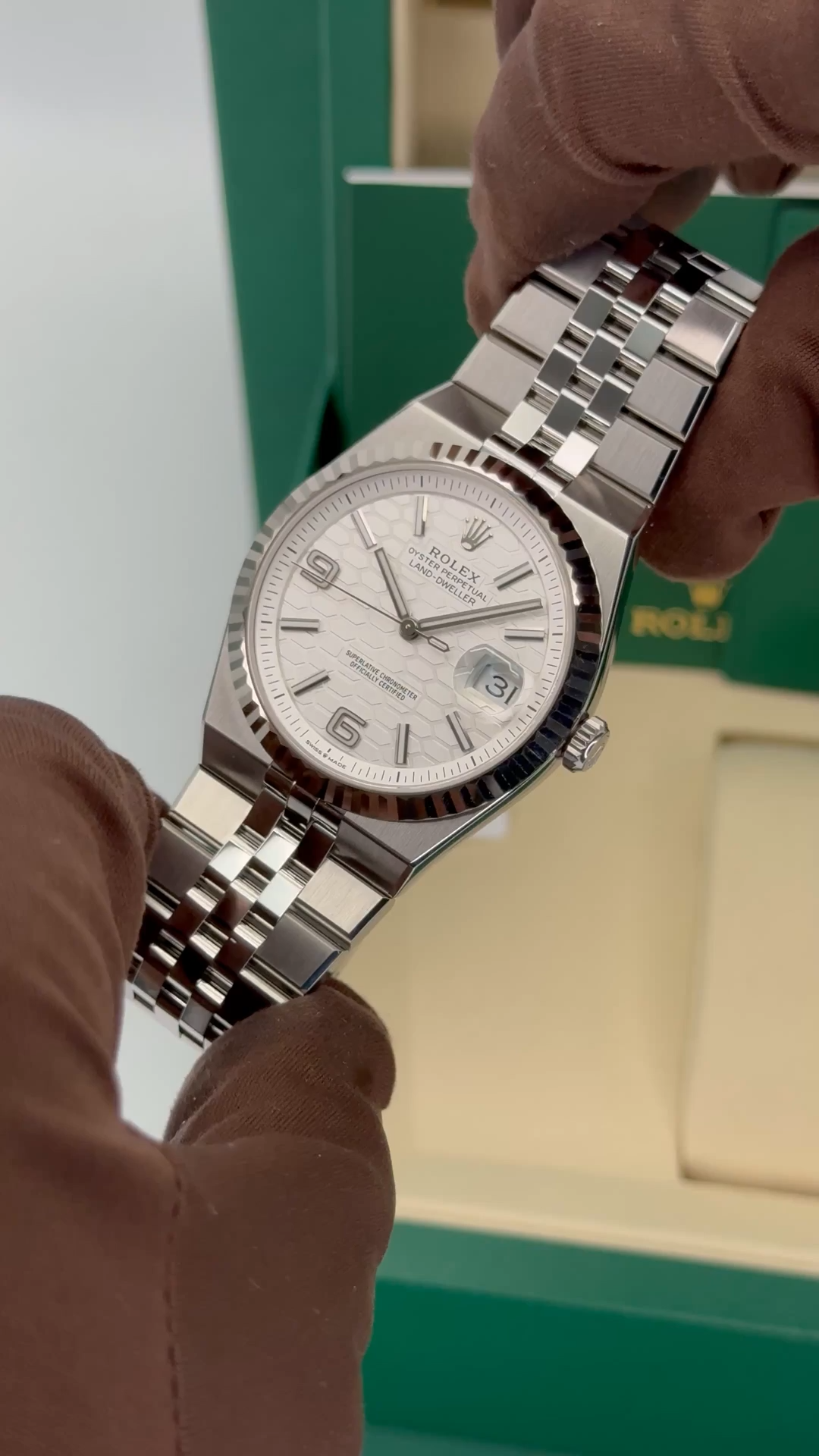 Rolex Land-Dweller 40 Oyster, 40 mm, Oystersteel and white gold M127334-0001