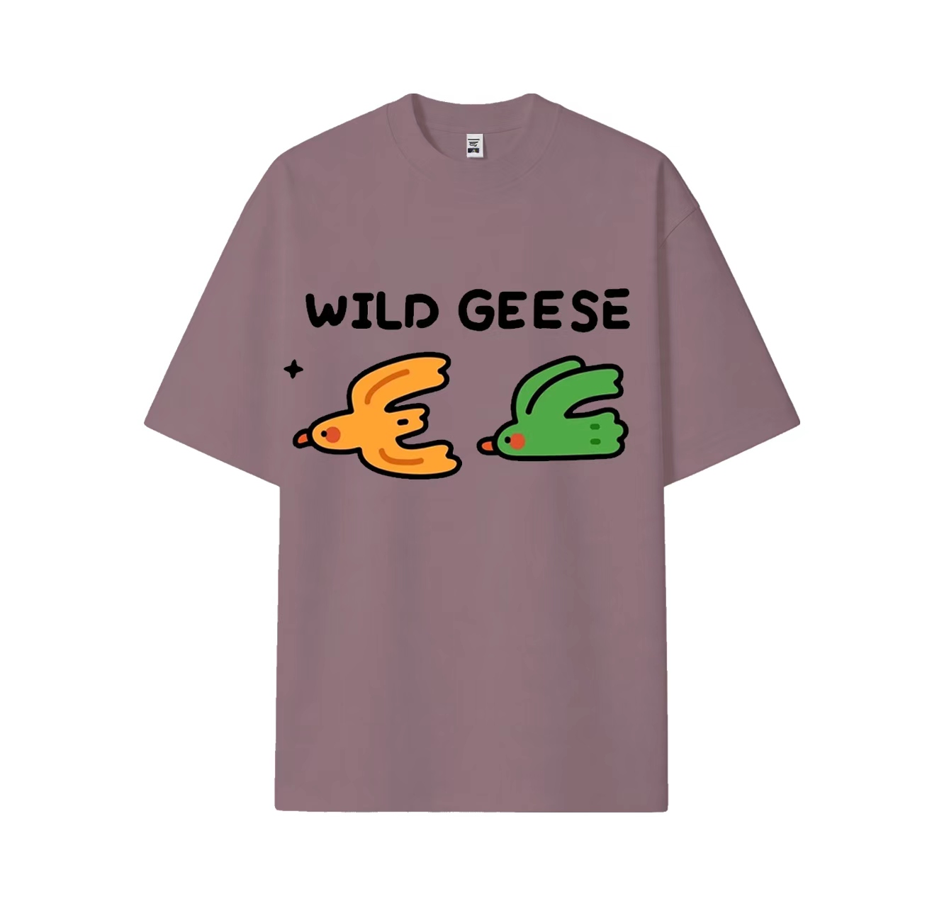 A cute short-sleeved shirt with a print of two wild geese is a must-have item in your summer wardrobe.