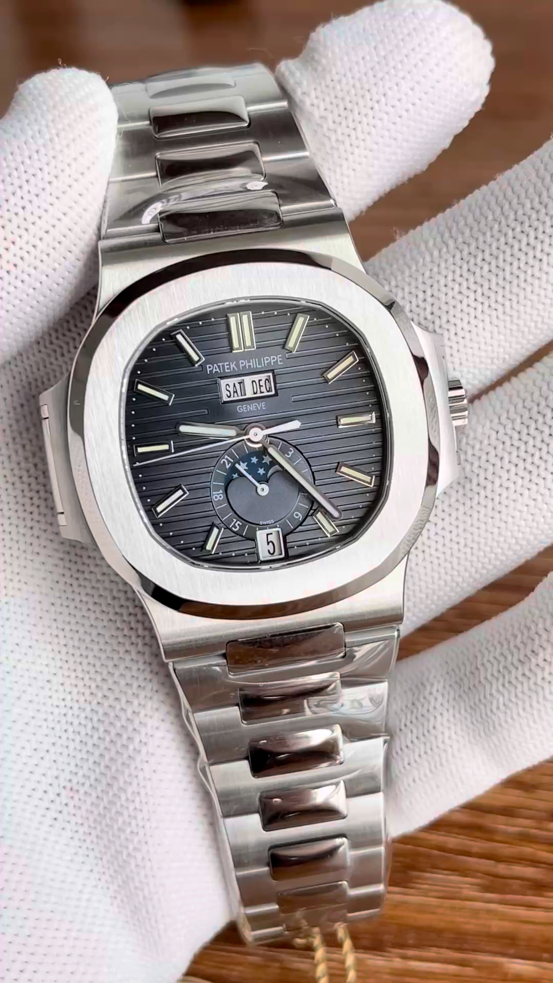 Patek Philippe Nautilus Annual Calendar 5726 1A 001