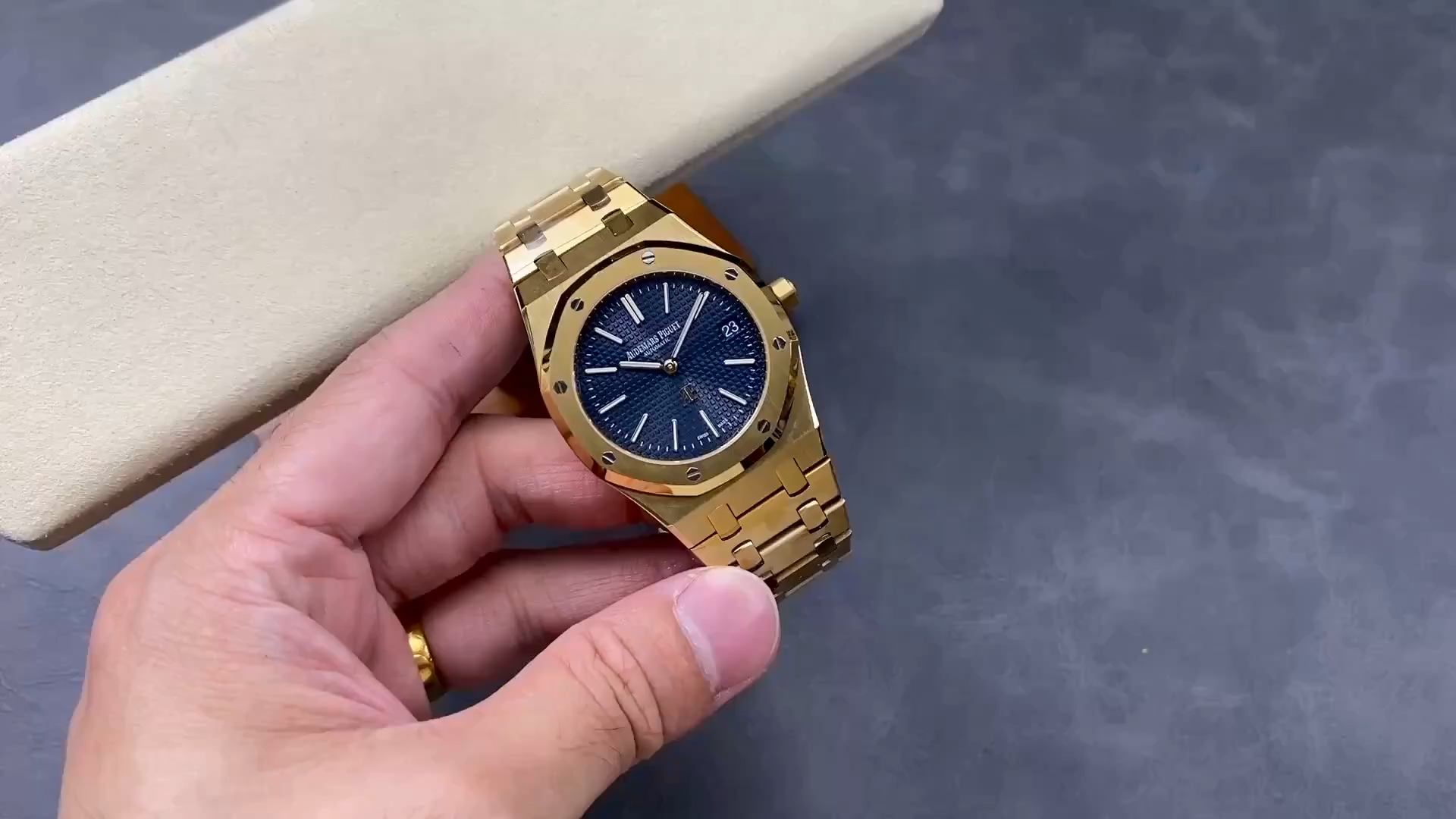 AP Royal Oak 15202BA.OO.1240BA.01 39mm 18K Yellow Gold Replica Extra-Thin Watch