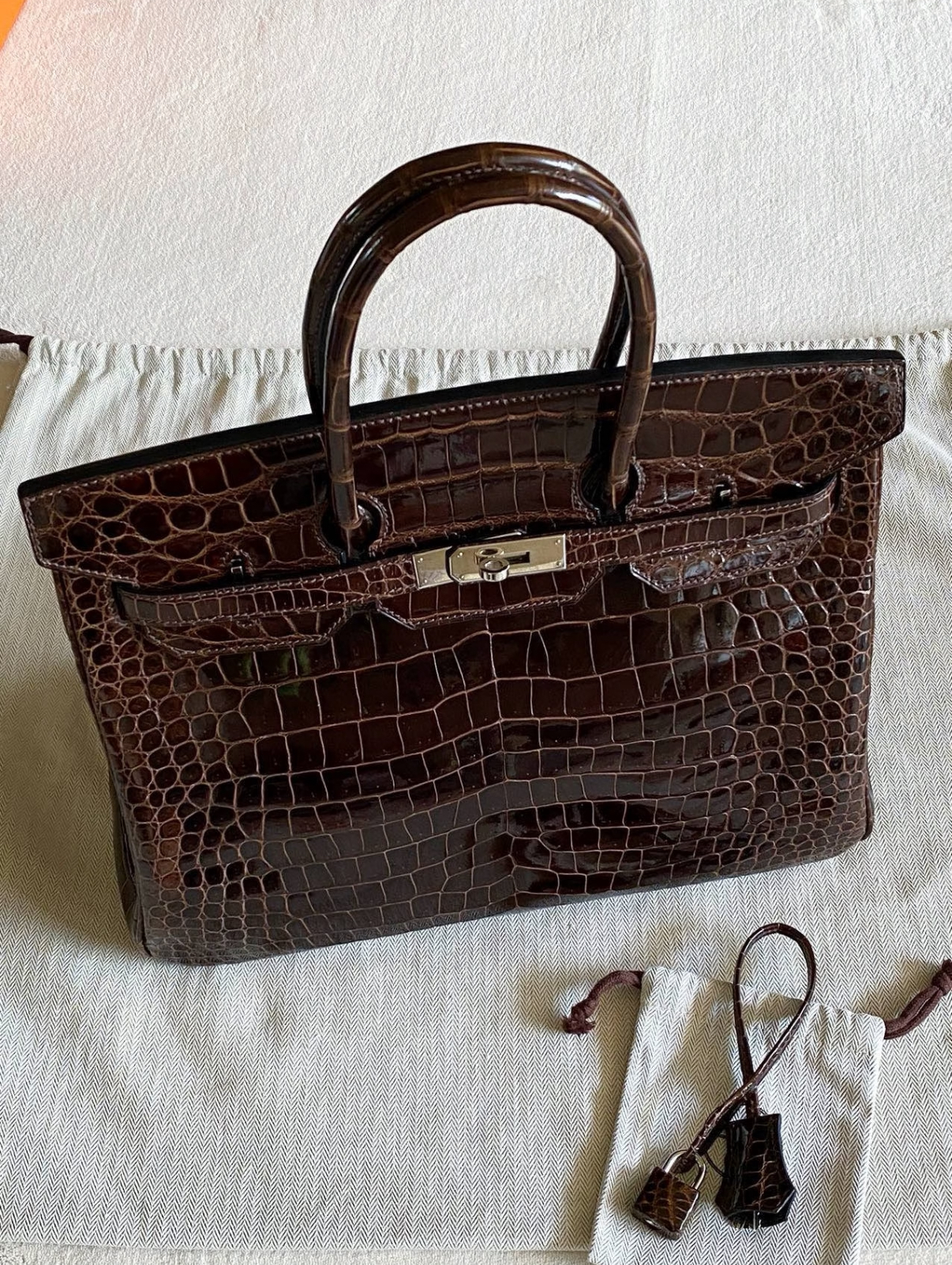 Hermès Birkin 35 Inverted V Shiny Crocodile Chocolate customization