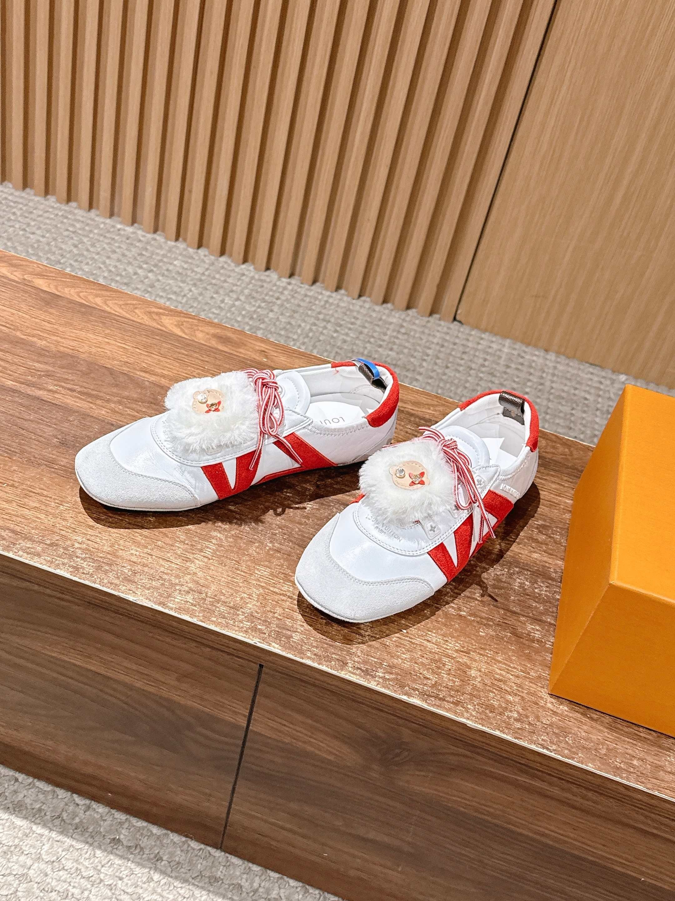 L X V SNEAKERS