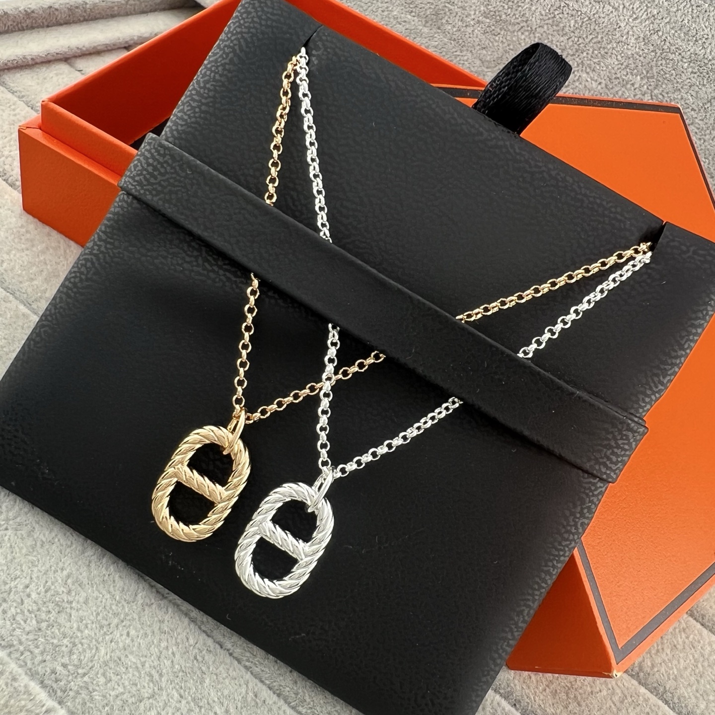 Hermes necklace - Artisantouchss