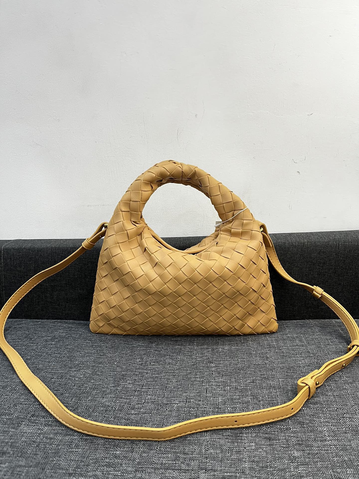 Bottega Veneta HO Shoulder Bags 28*17cm