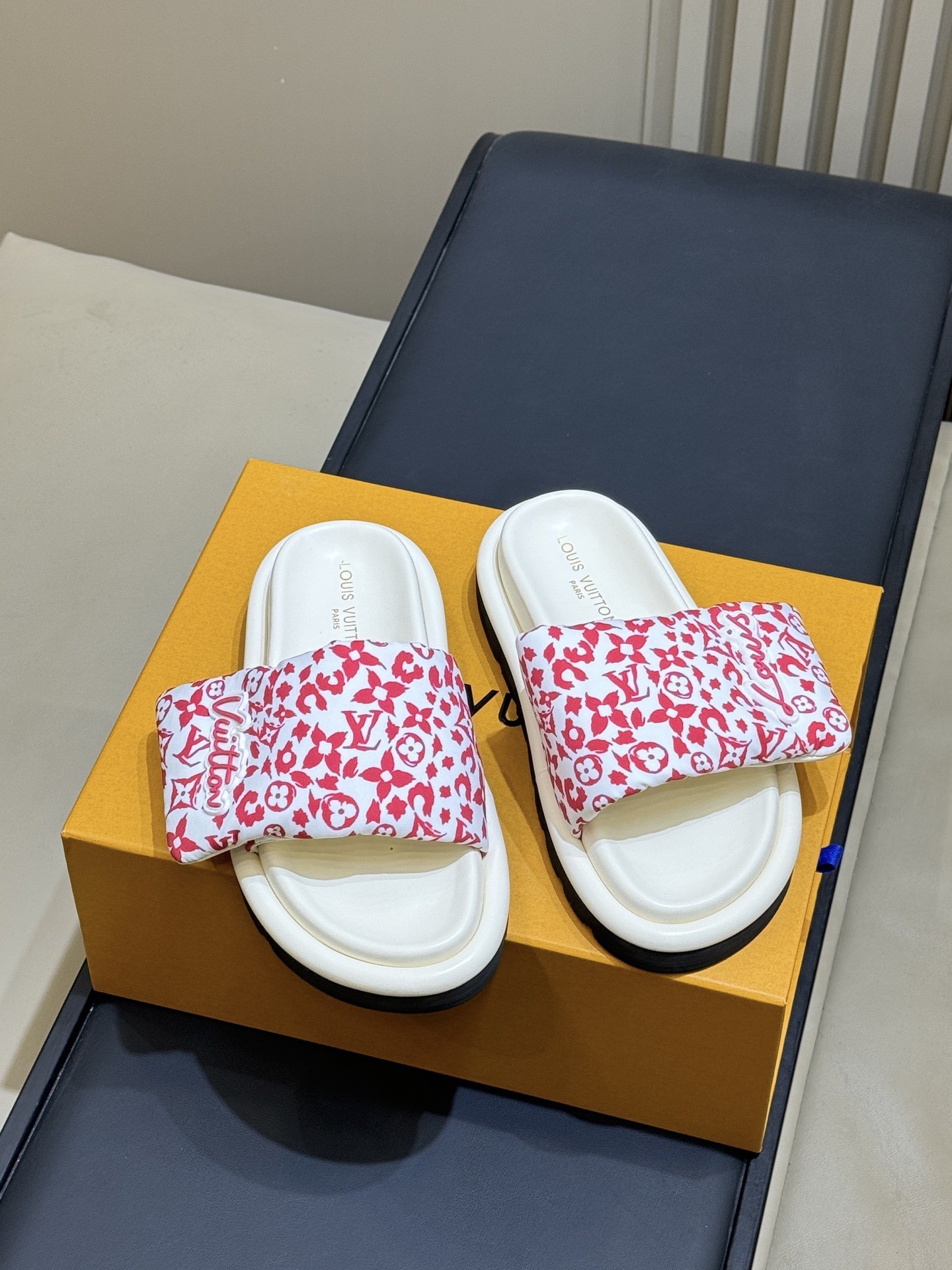 L X V SLIPPERS