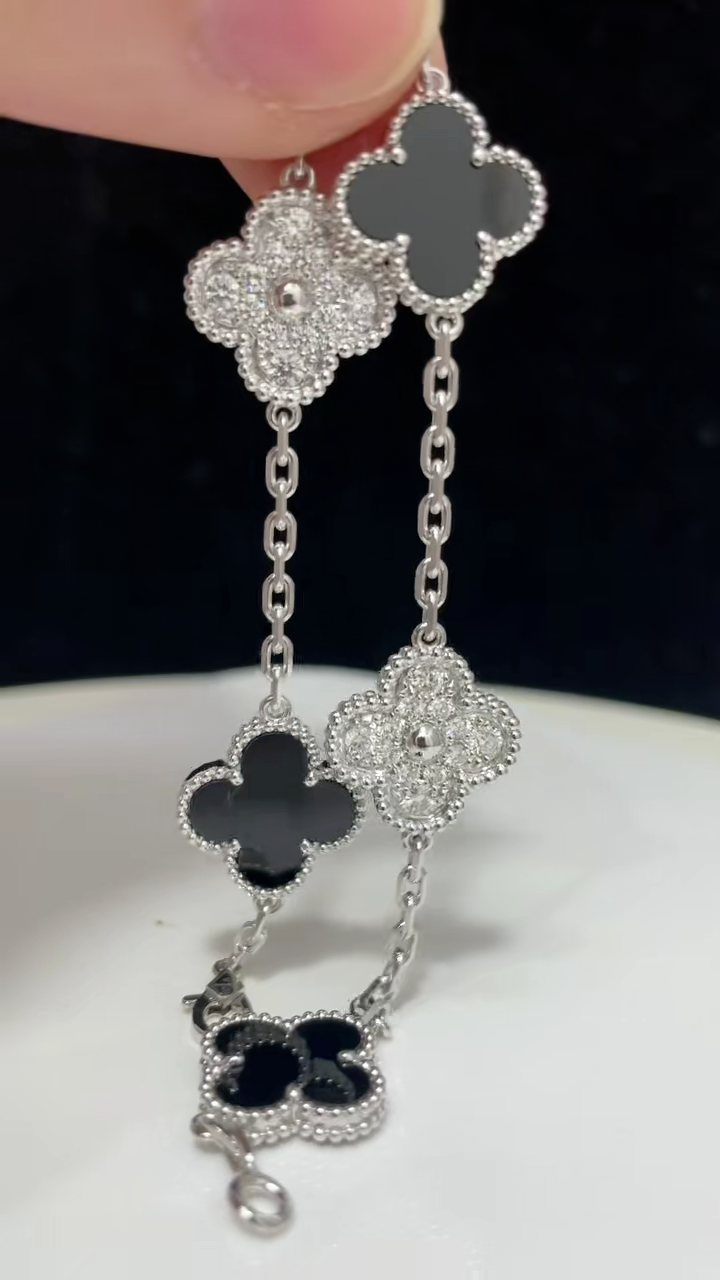 Four-leaf clover black agate and diamond bracelet - Artisantouchss