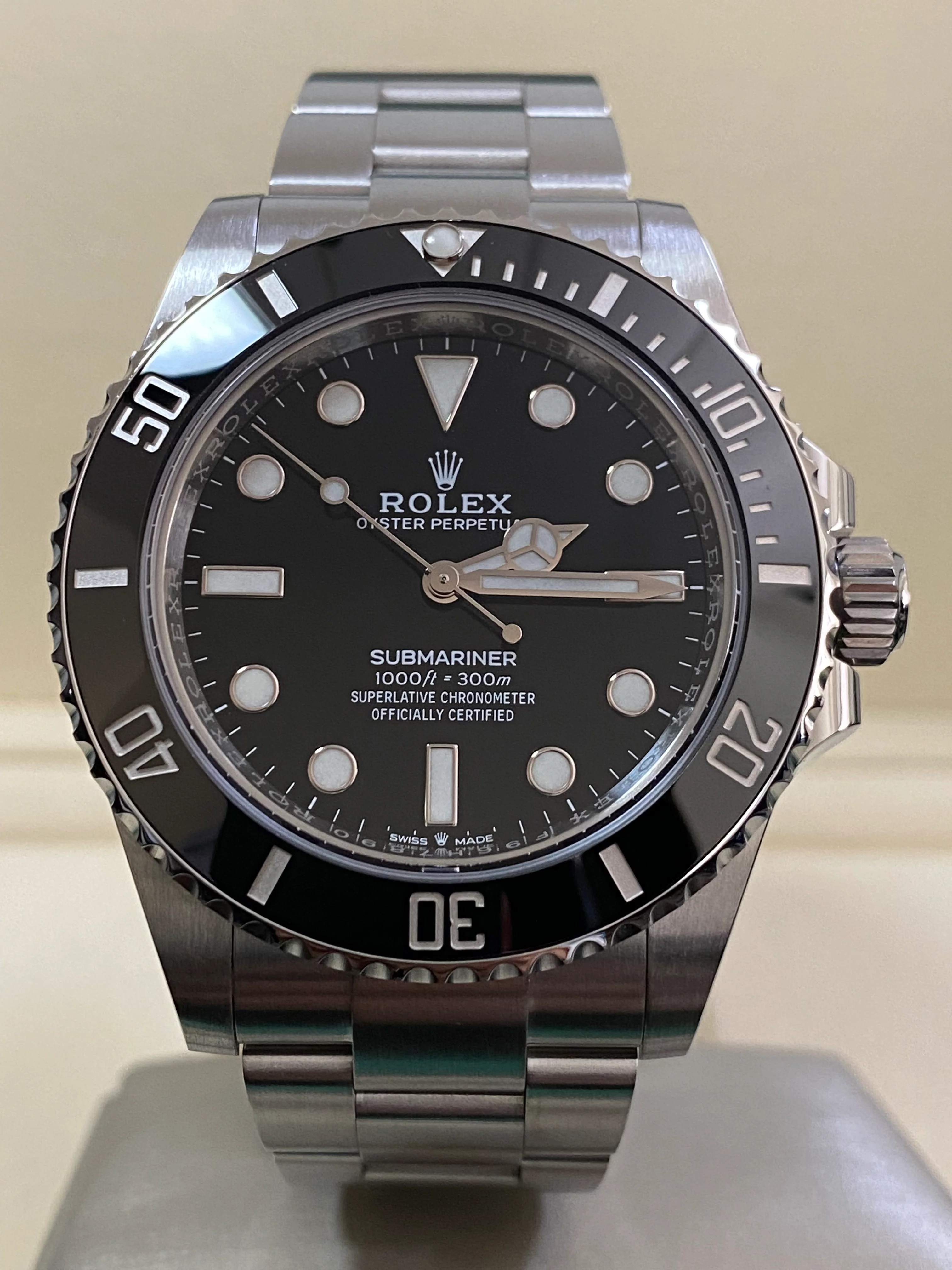 Rolex,Submariner Steel Submariner No Date - 2023 - Black Dial - 124060 *COMPLETE SET*