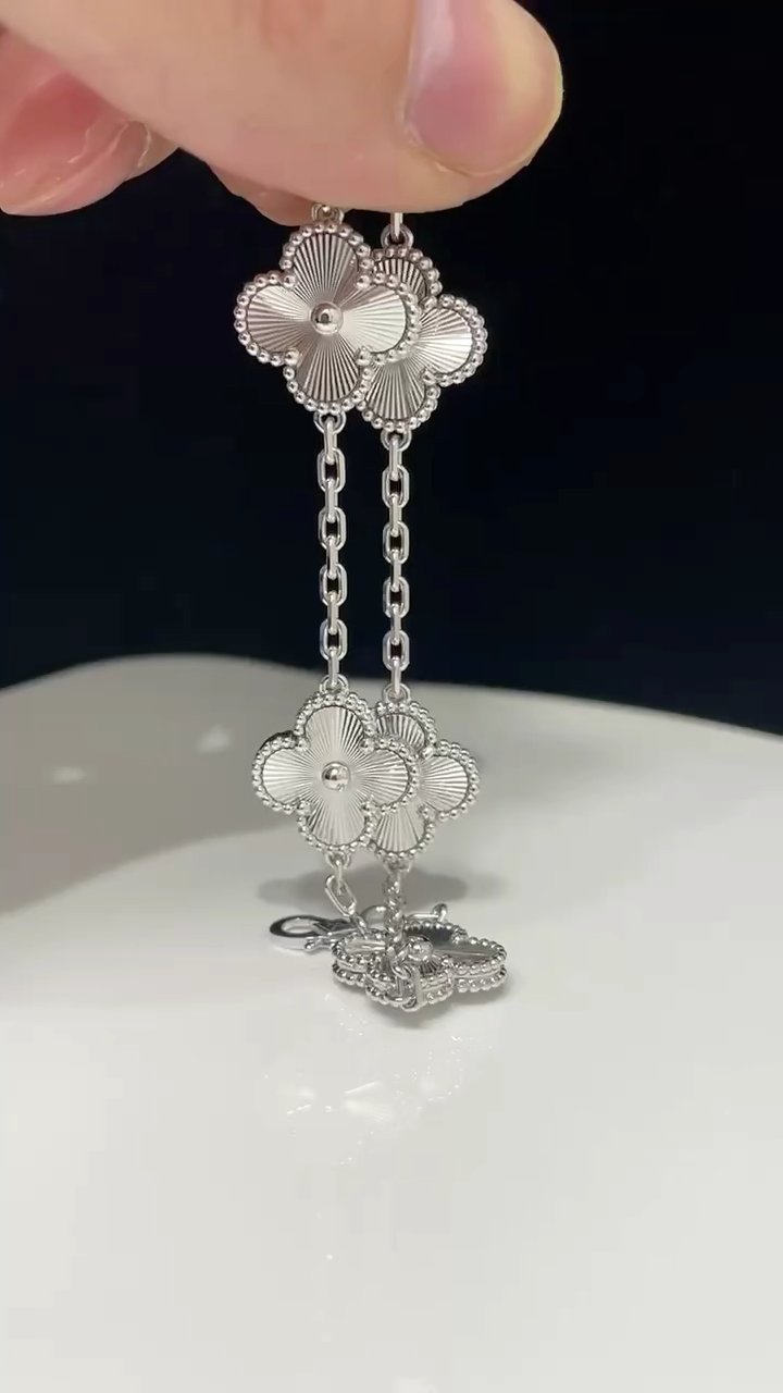 Four-leaf clover platinum laser-cut floral bracelet - Artisantouchss