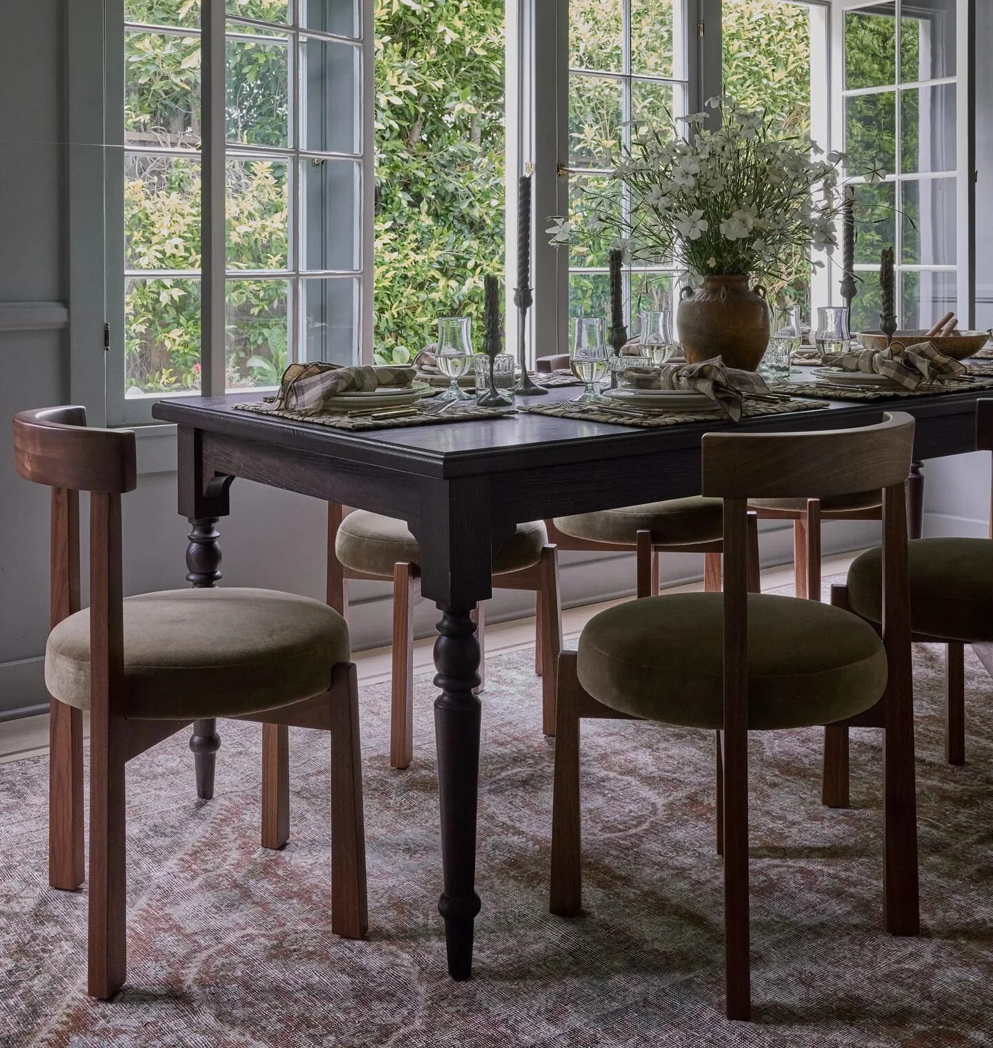 Lavi Dining Table