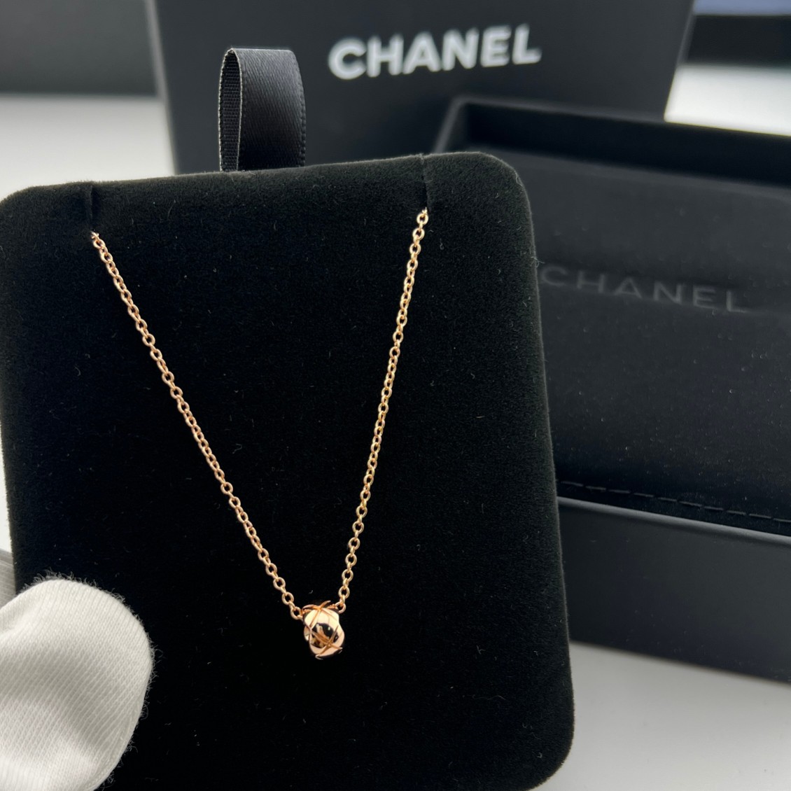 COCO Diamond Pattern Circle Necklace - Artisantouchss