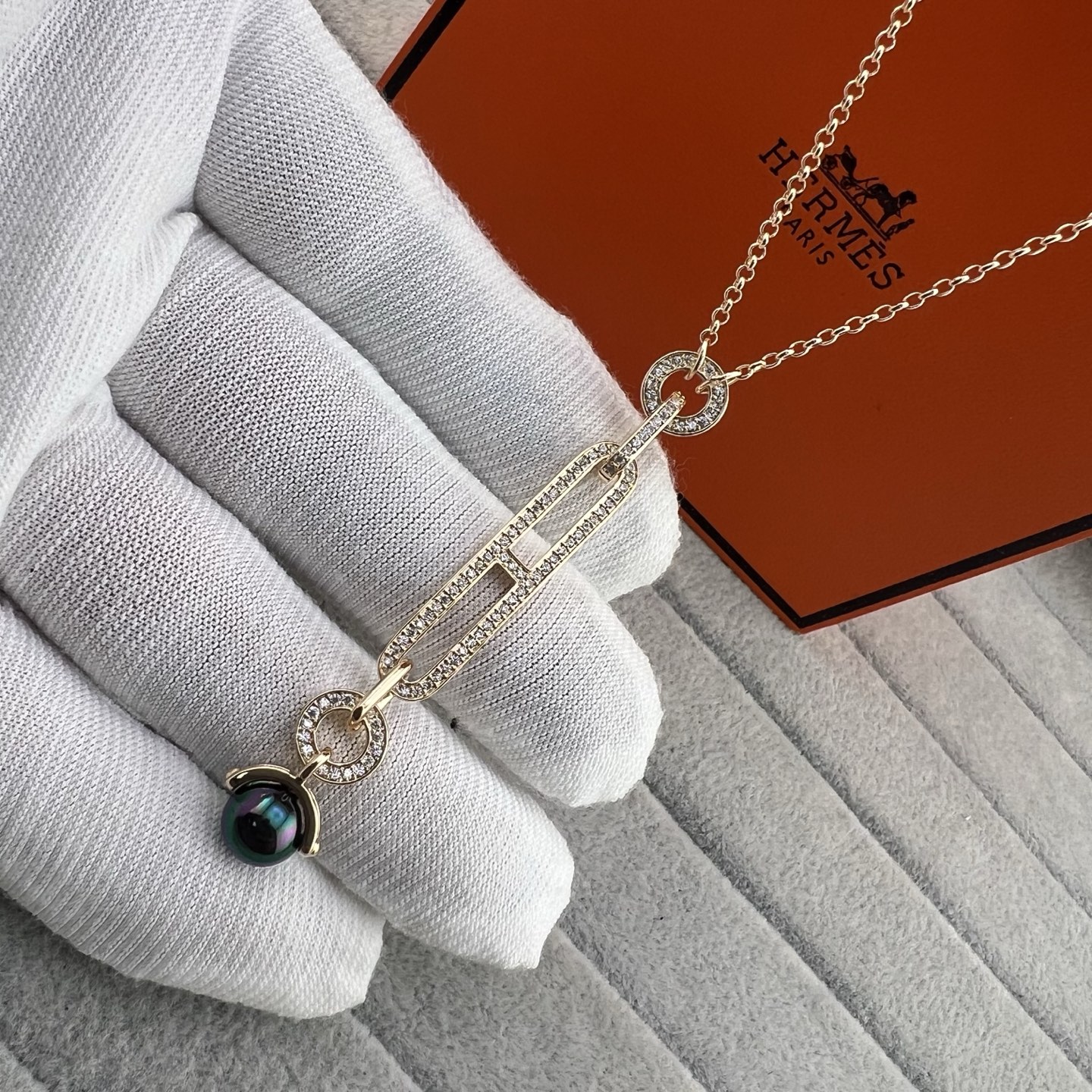 Pearl pendant necklace - Artisantouchss