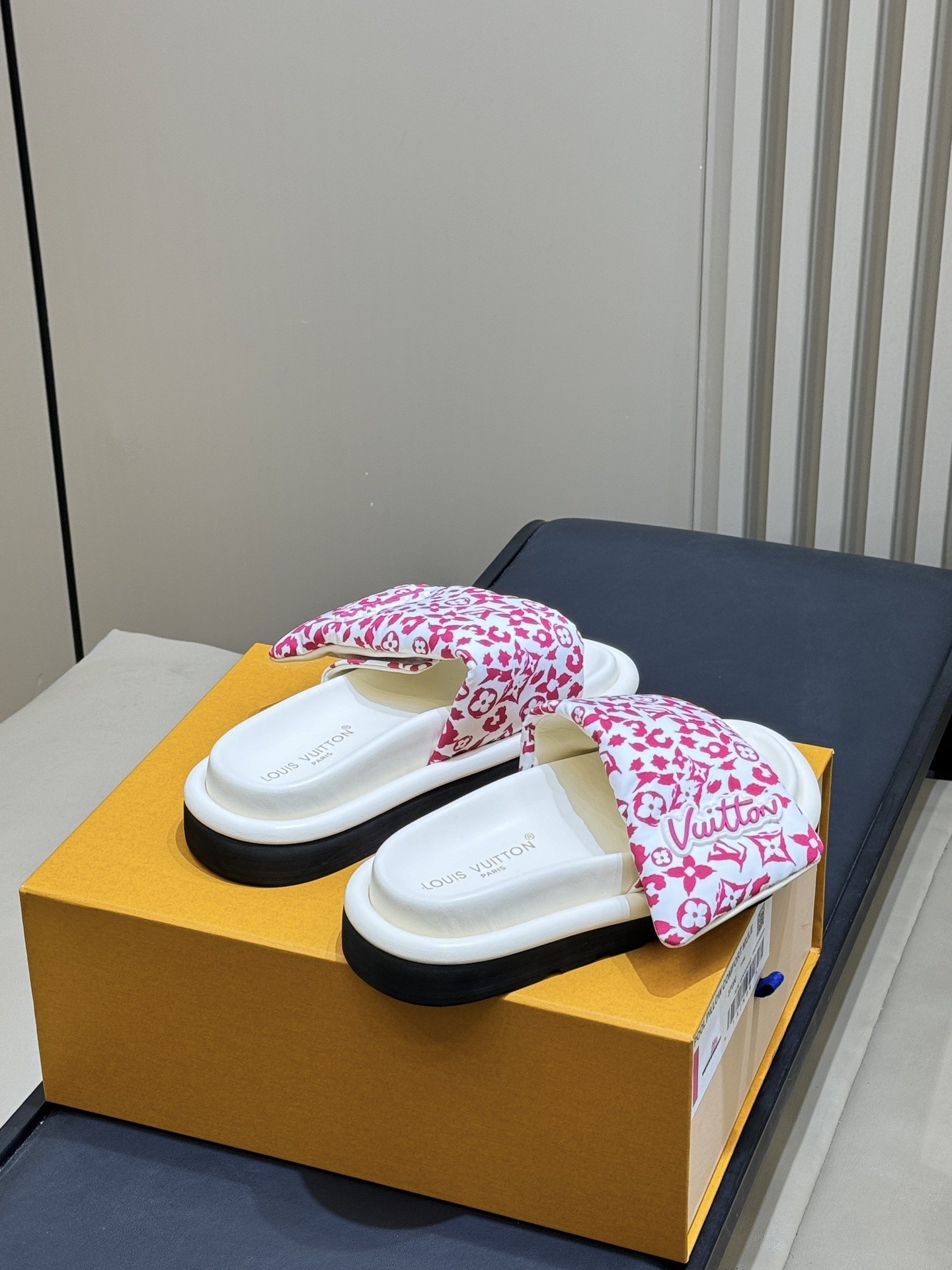 L X V SLIPPERS detail 3