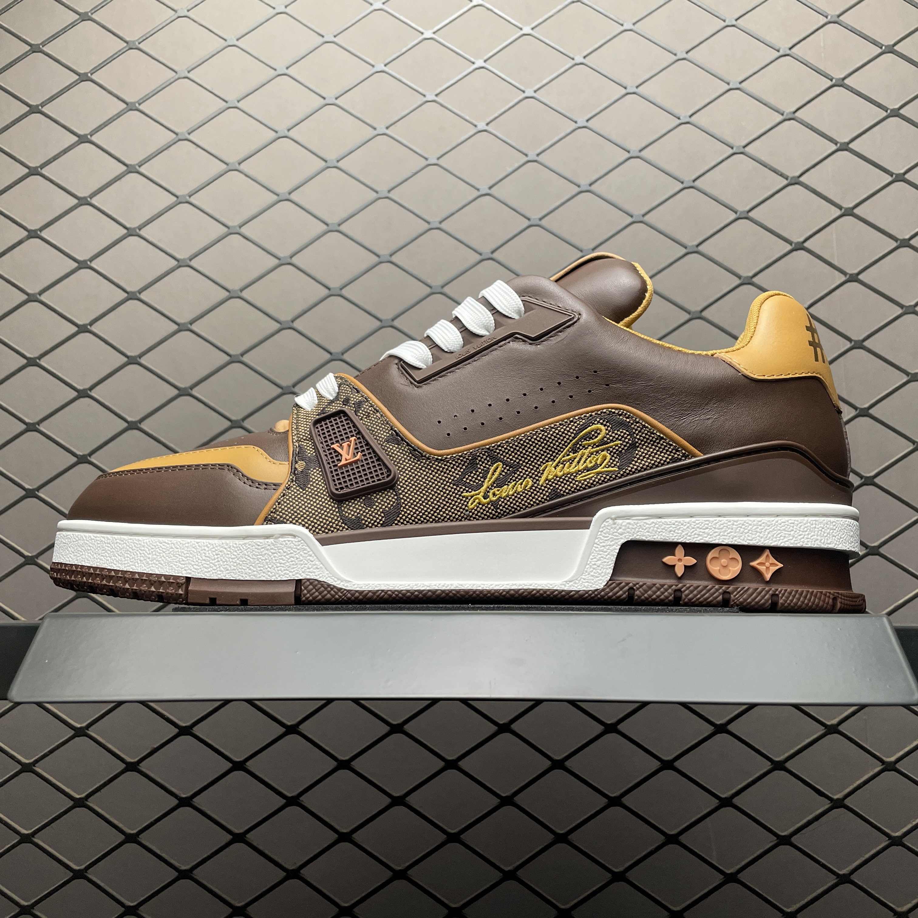 L X V TRAINER Sneakers