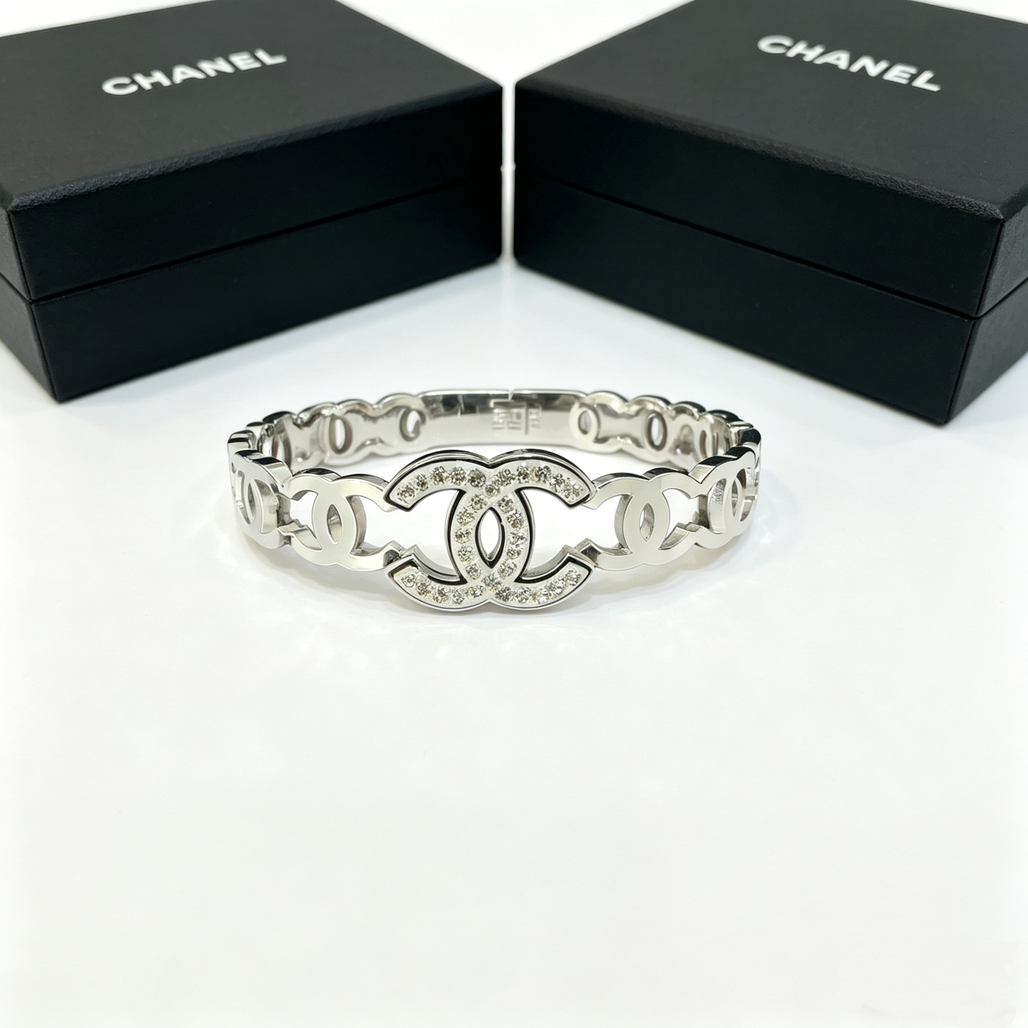 C—Hollow-out diamond-encrusted metal bangle