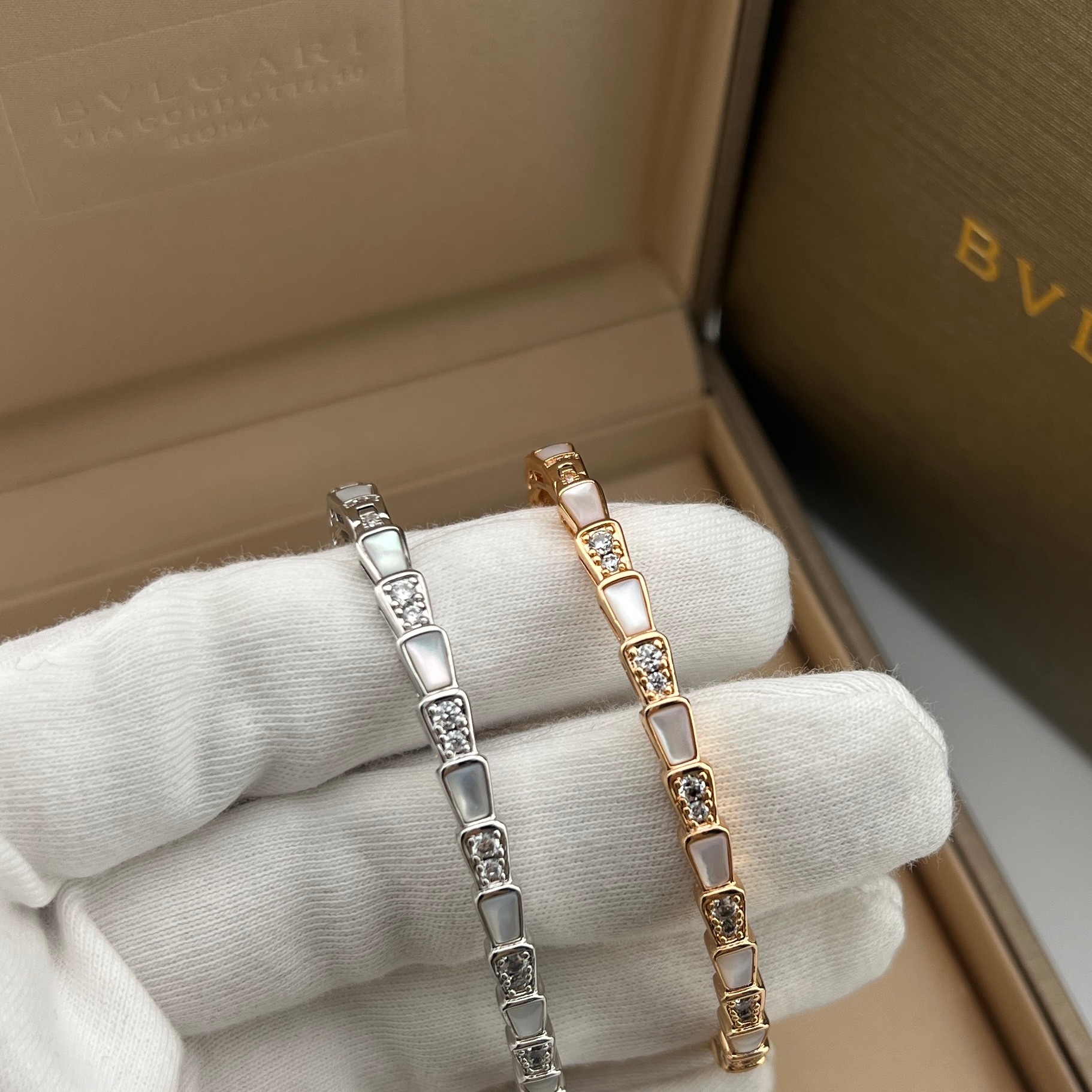 White Mother-of-Pearl Bracelet - Artisantouchss