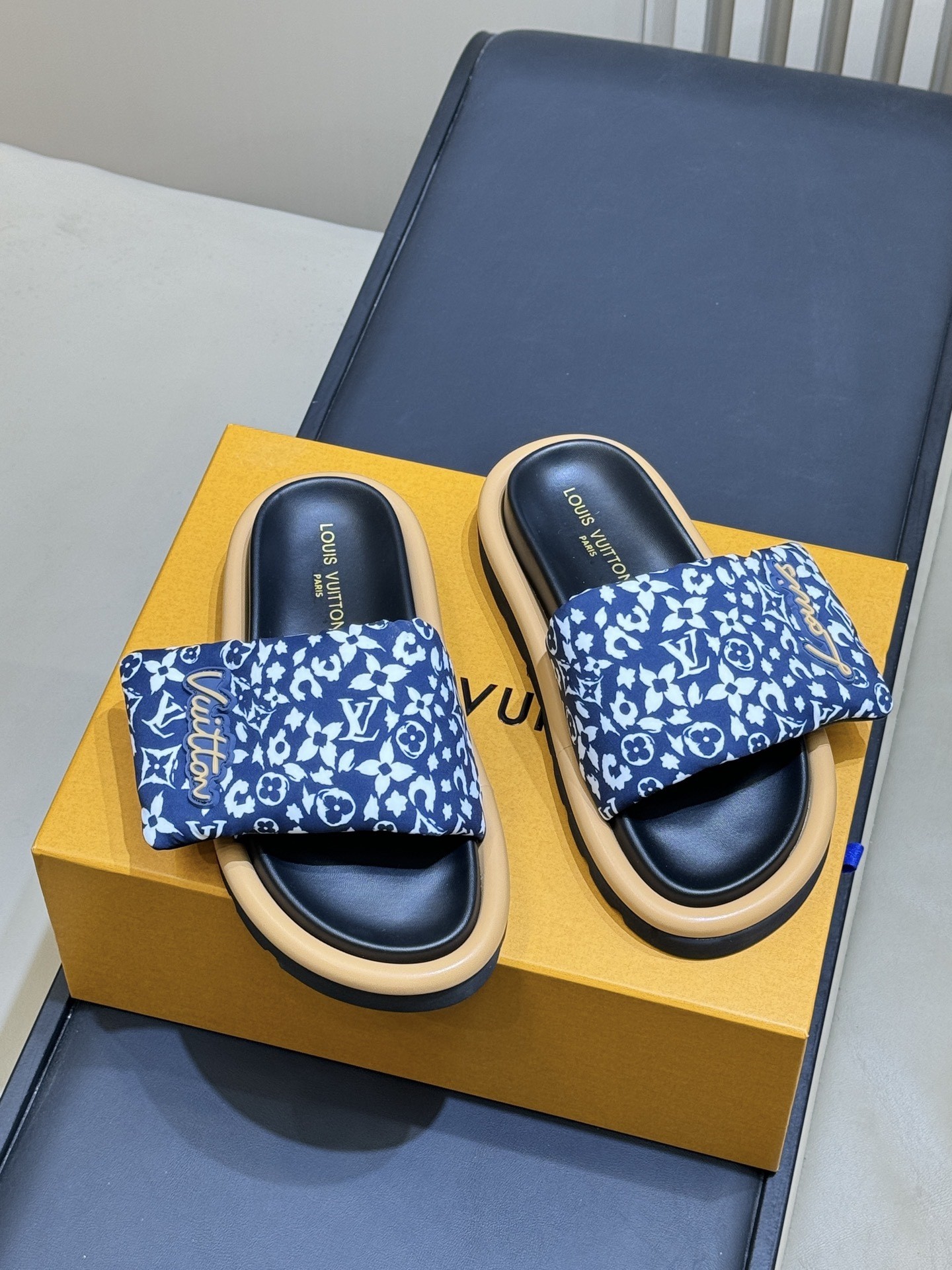L X V SLIPPERS