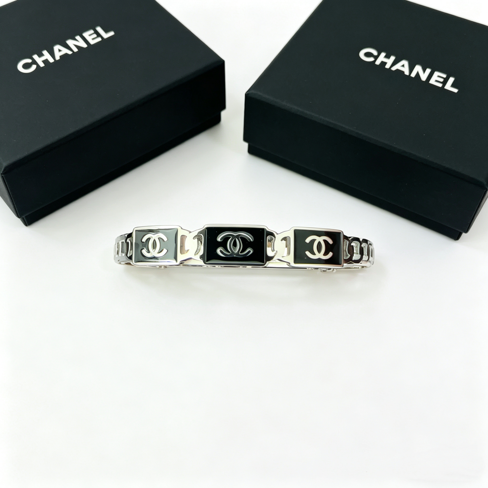 C—Hollow-out single-layer metal bangle