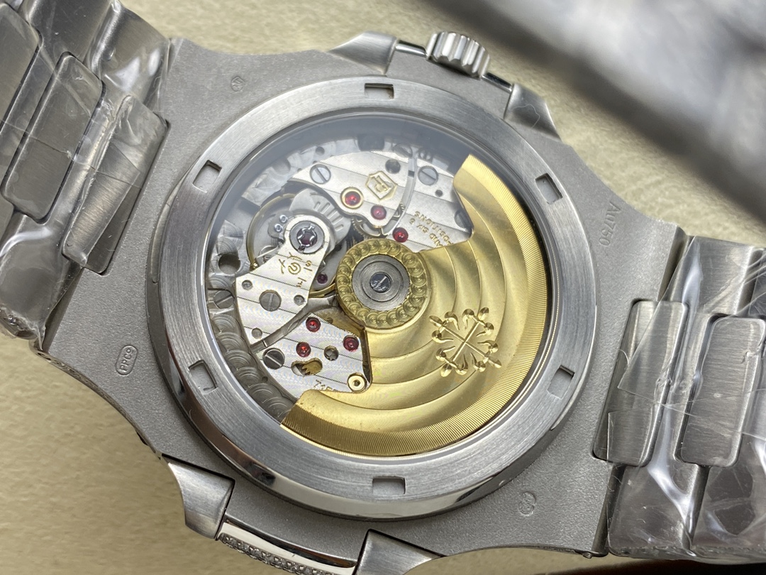 Patek Philippe Nautilus Diamond 5711 40mm & 35mm Replica Watch