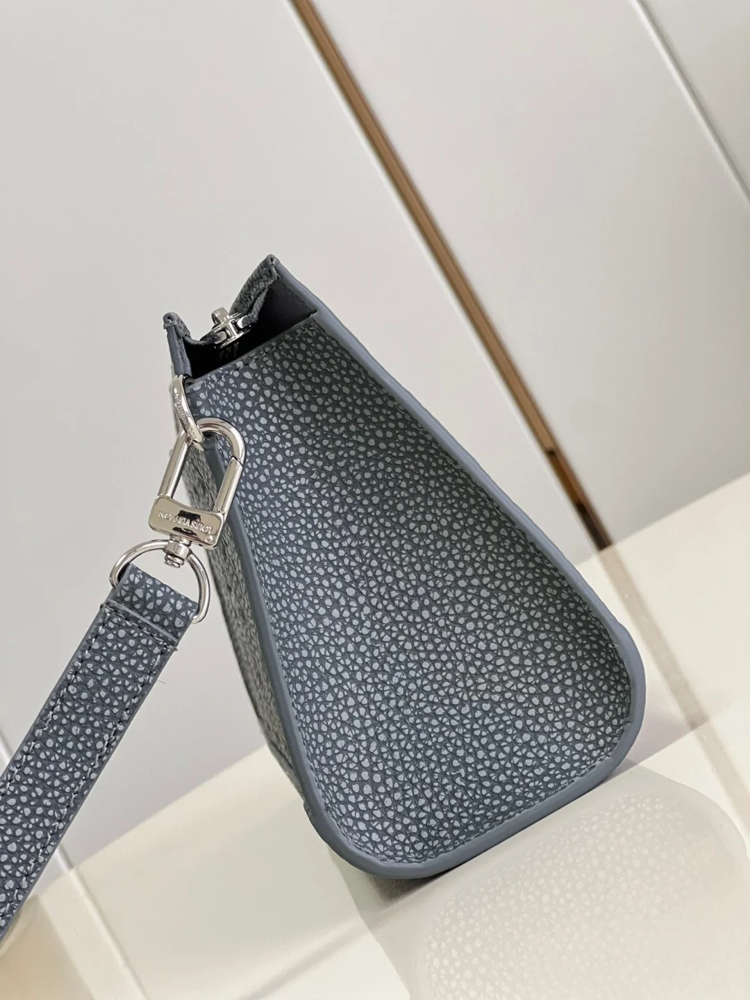 Louis Vuitton Pochette Voyage Grey For Women, Womens Handbags, Shoulder Bags And Crossbody Bags 11.4in/29cm LV