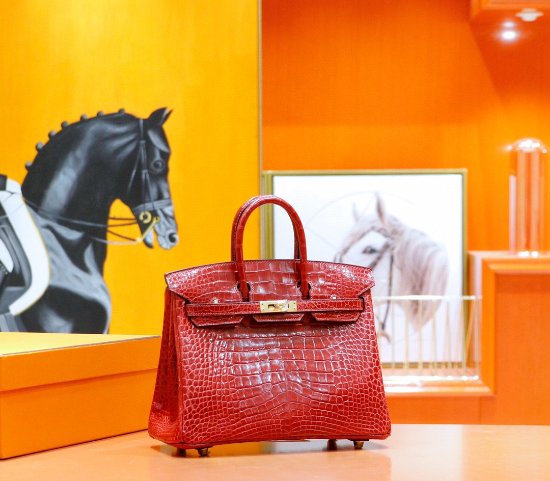 Hermes Birkin platinum bag, bright red color, glossy crocodile skin, gold clasp, 25-30cm long customization