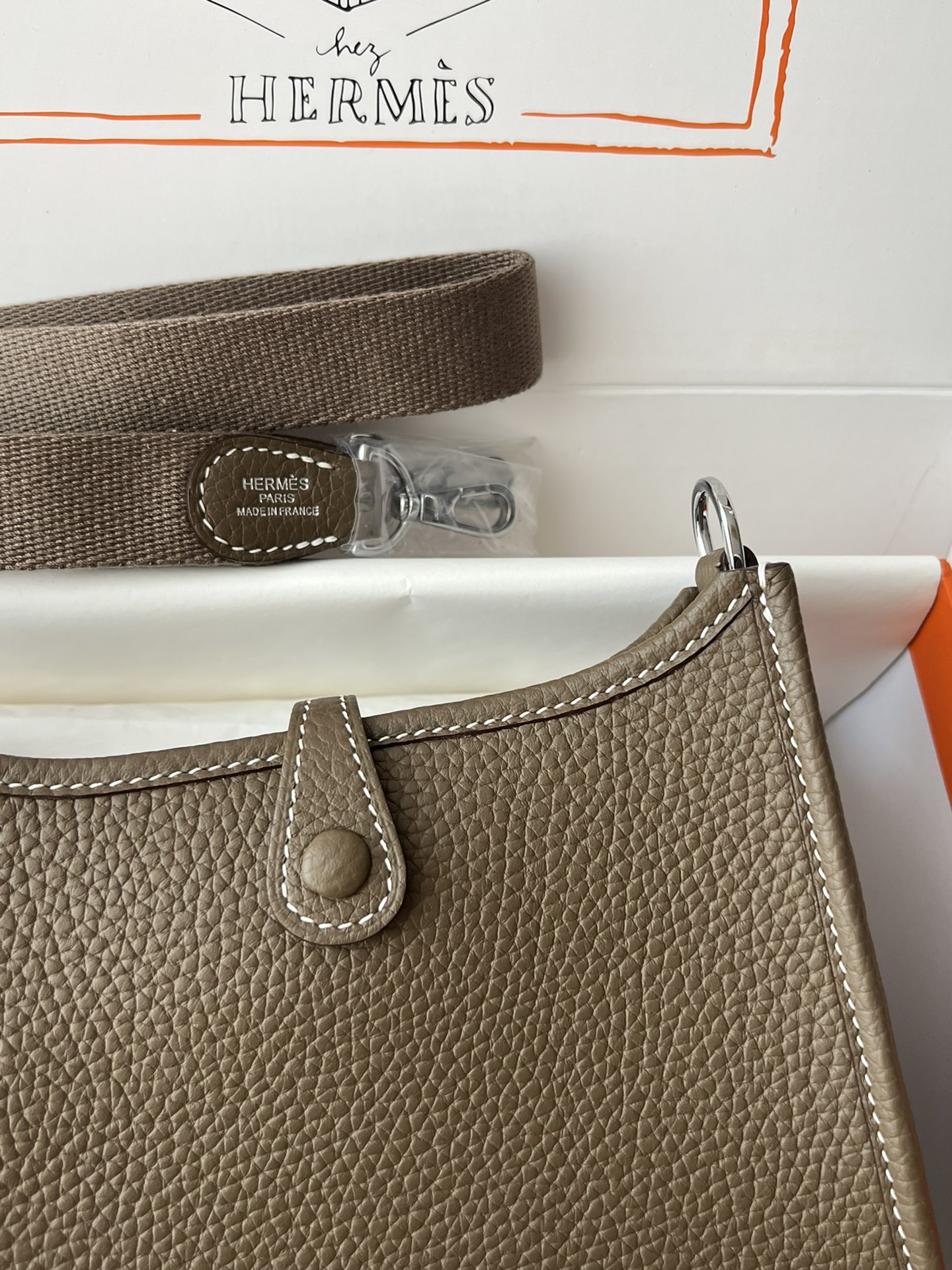 Hermes Evelyn 𝖬𝗂𝗇𝗂 17 Palladium Hardware -Top master