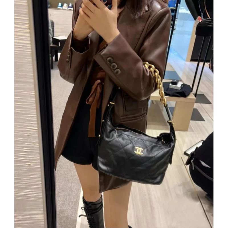 Chanel Black Calfskin Leathe Hobo Bag As2910