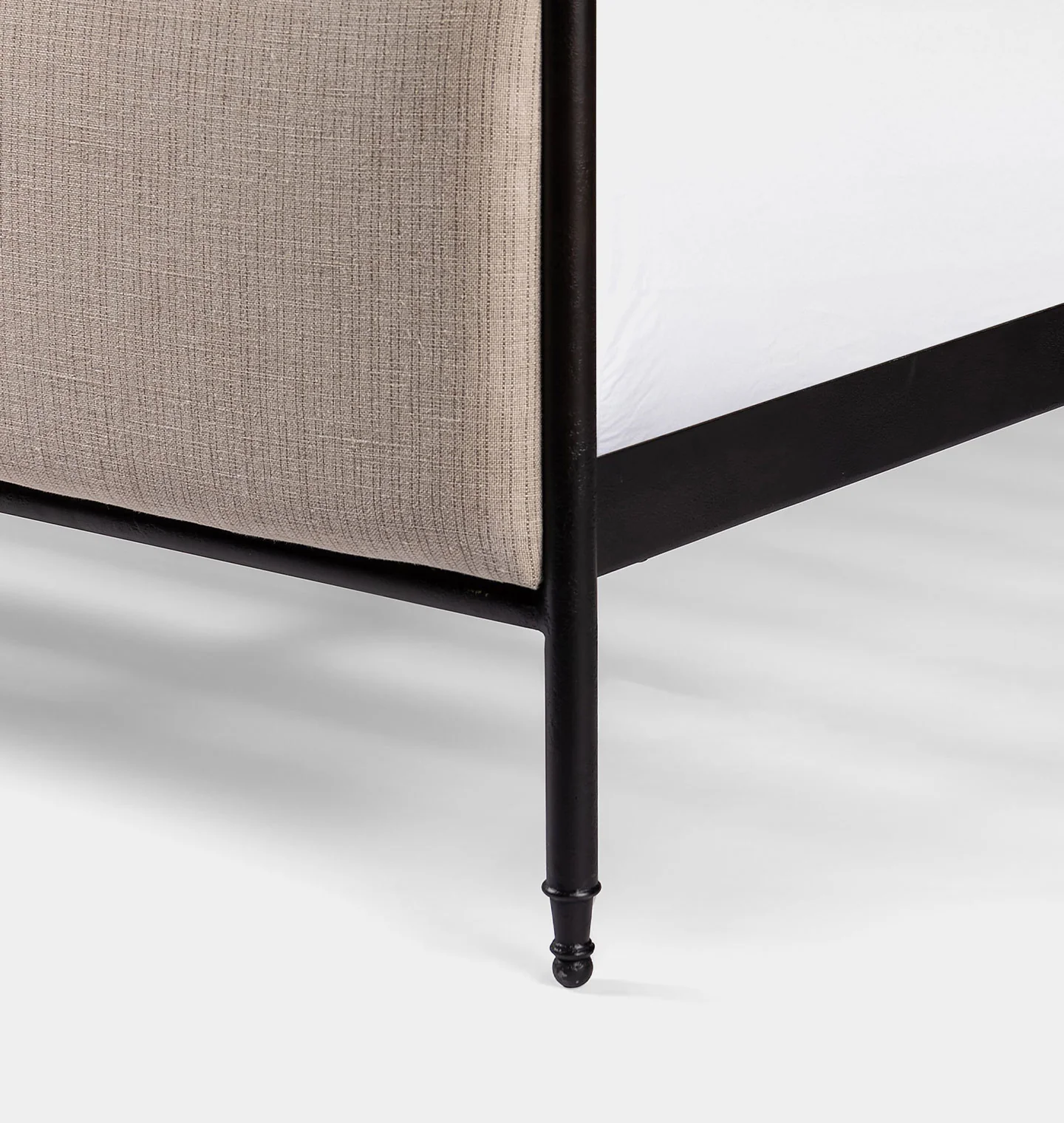 Leyla Bed