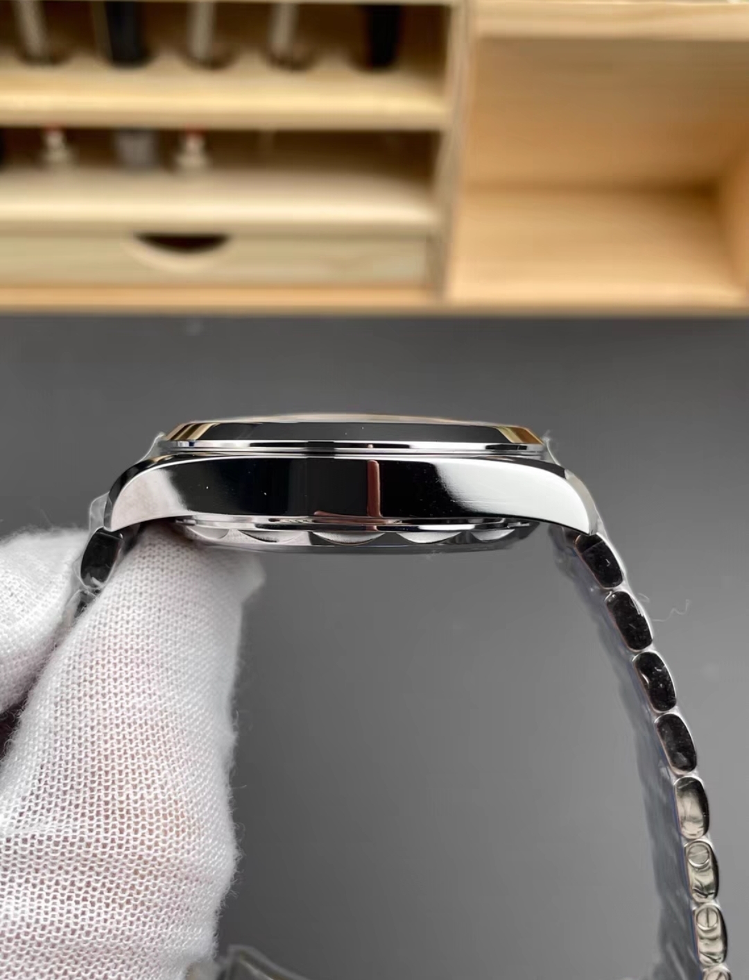 OMG Watch detail 8