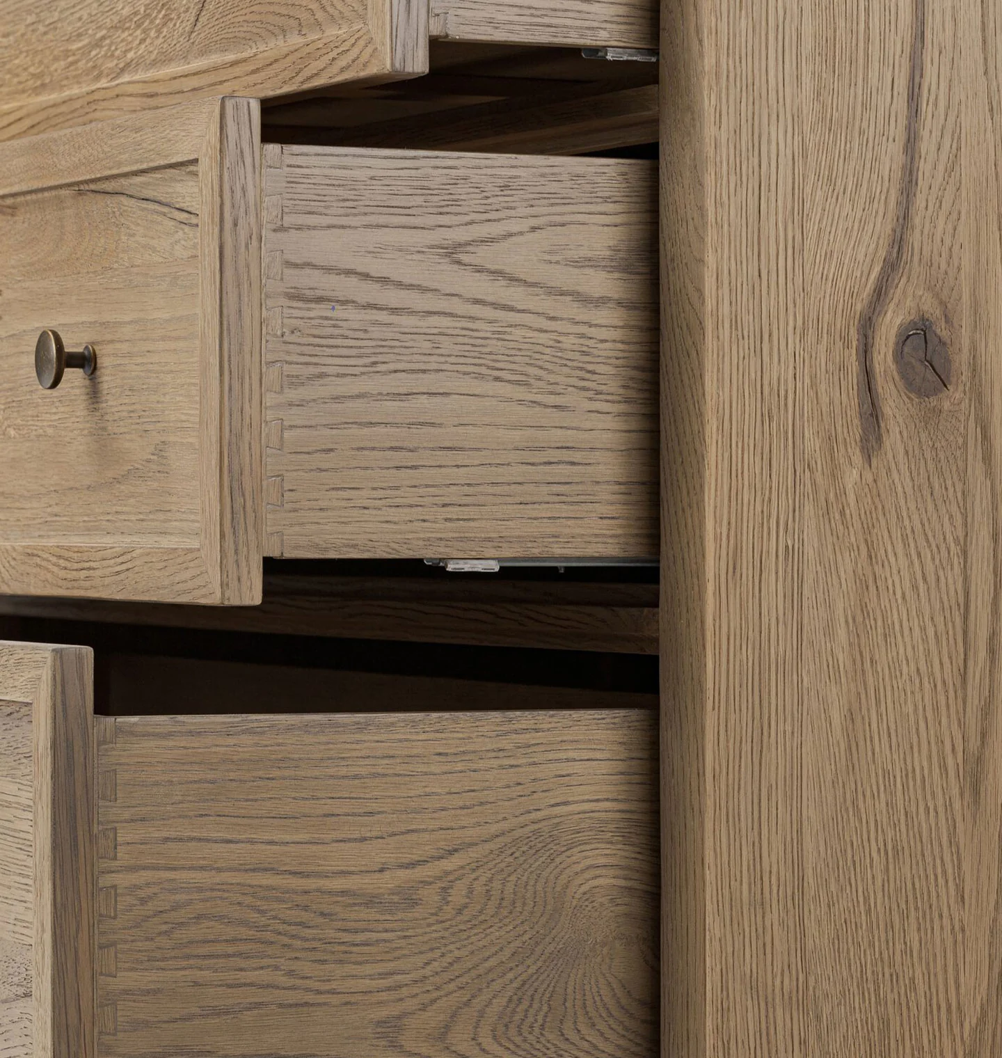 Geoffrey 4 Drawer Dresser