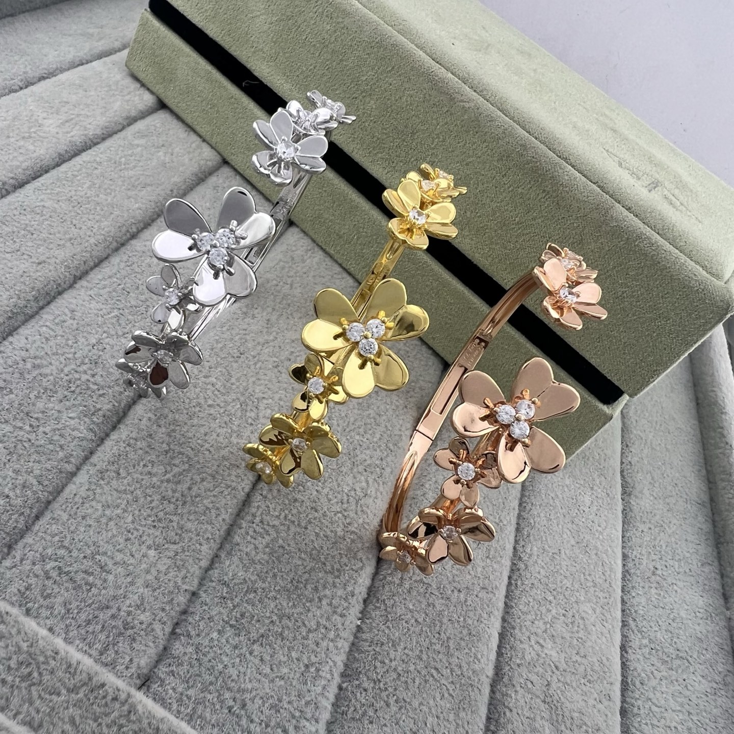 Clover Open Bangle - Artisantouchss