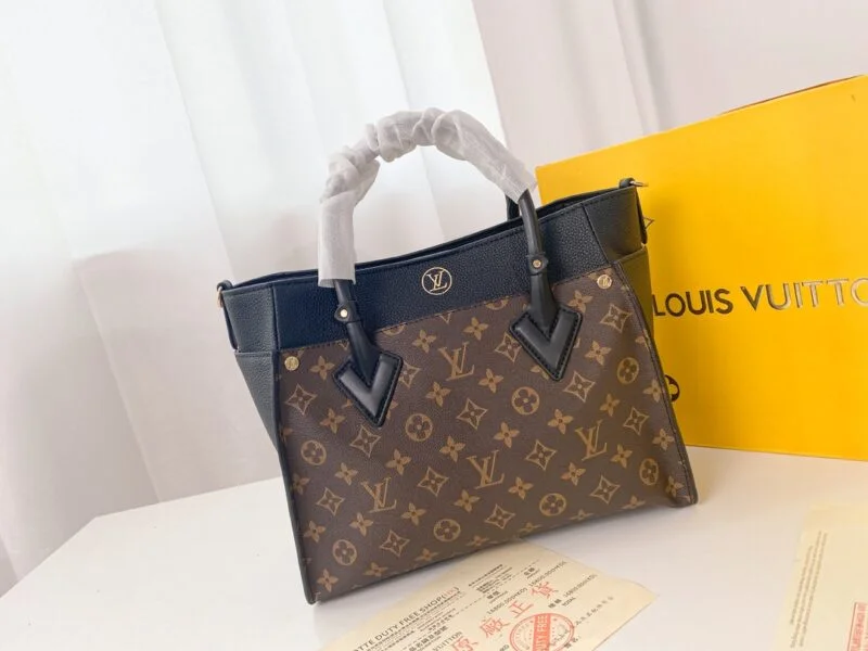 Louis Vuitton On My Side M53827