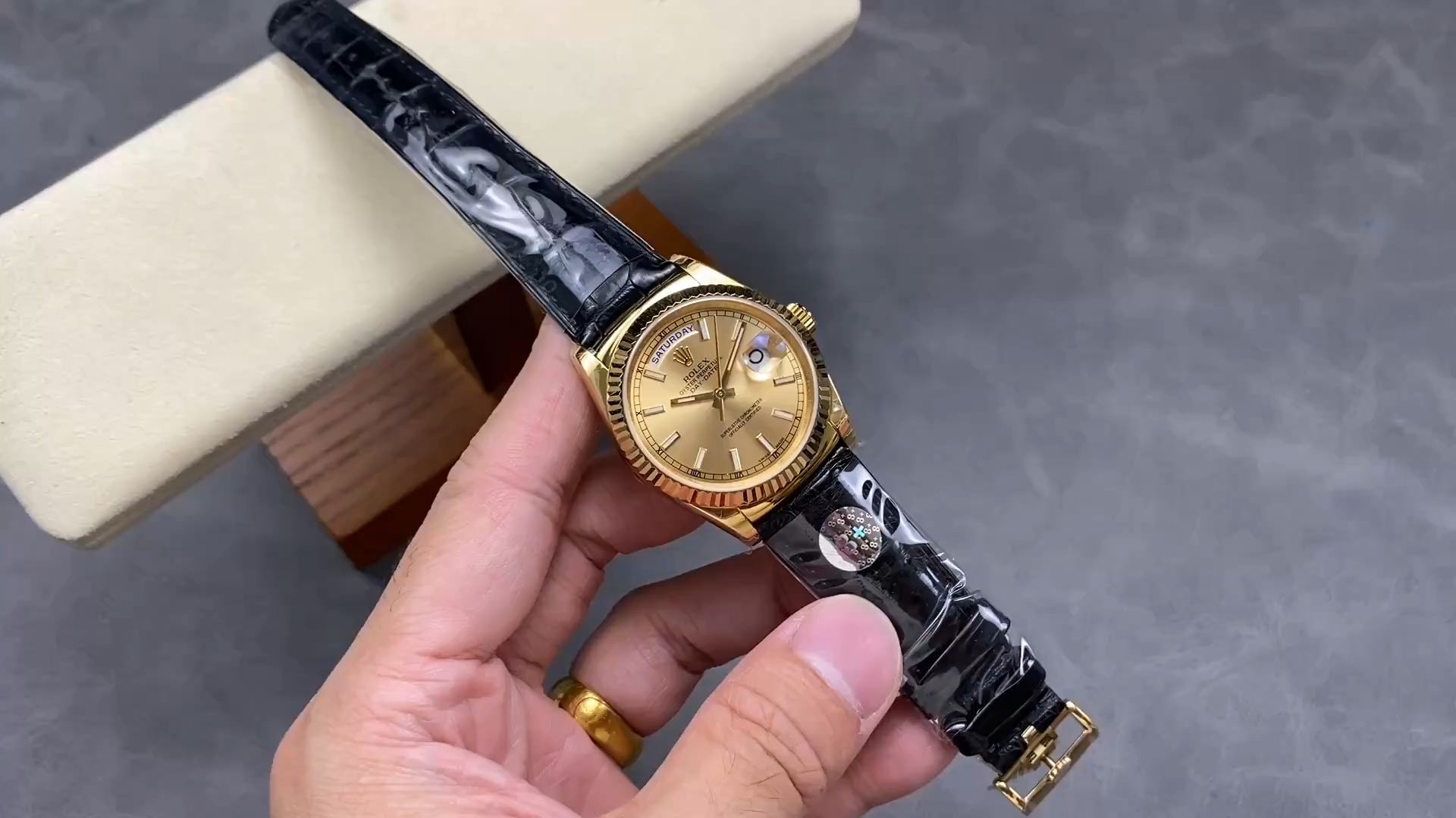 1:1 Clone Rolex Day-Date Champagne Index Dial 36 Leather Strap 118138