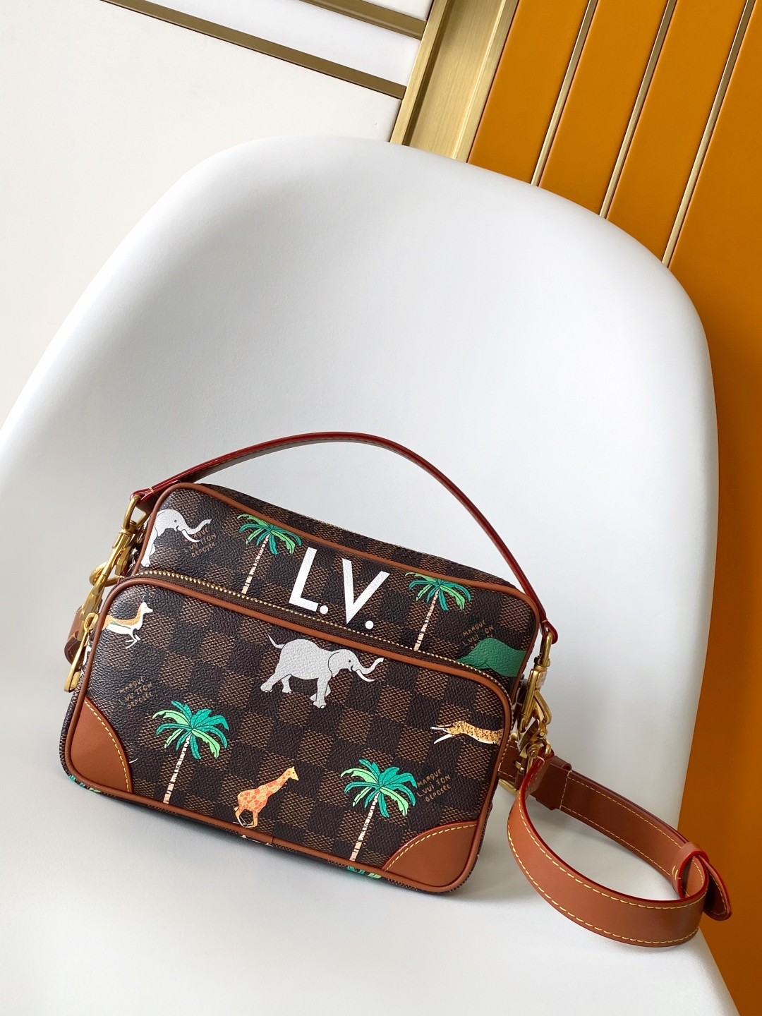 L X V X THE DARJELING LIMITED M14016 Size：25x17.5x11cm