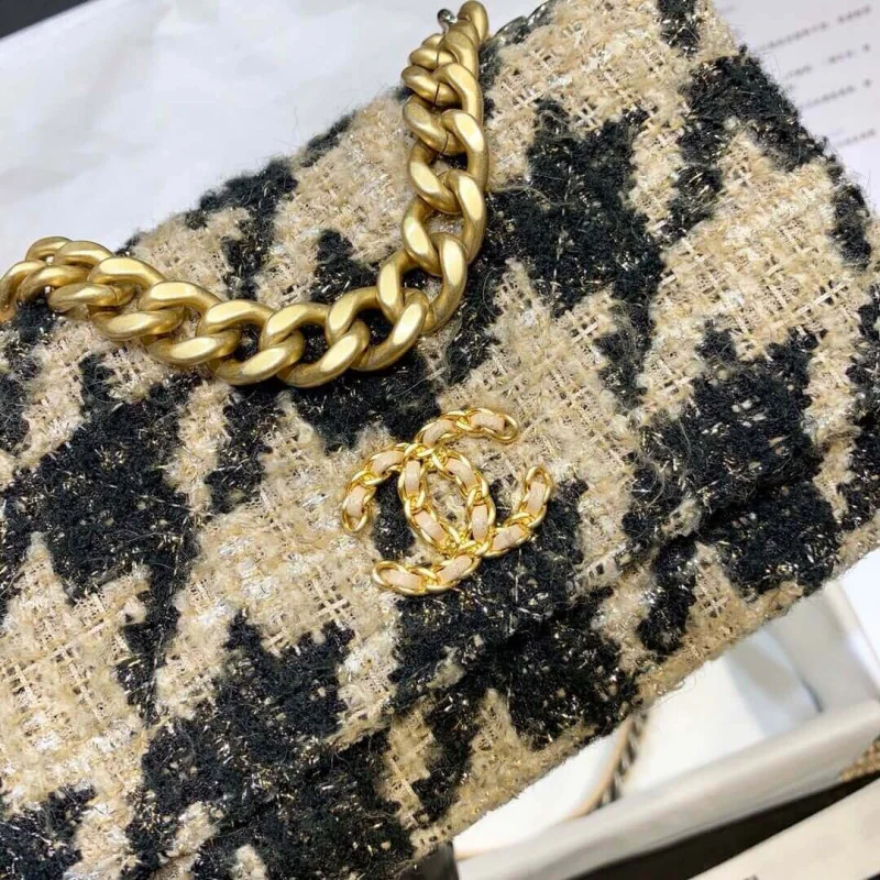 Chanel 19 Tweed W-With Leather Coin Purse Ap0985