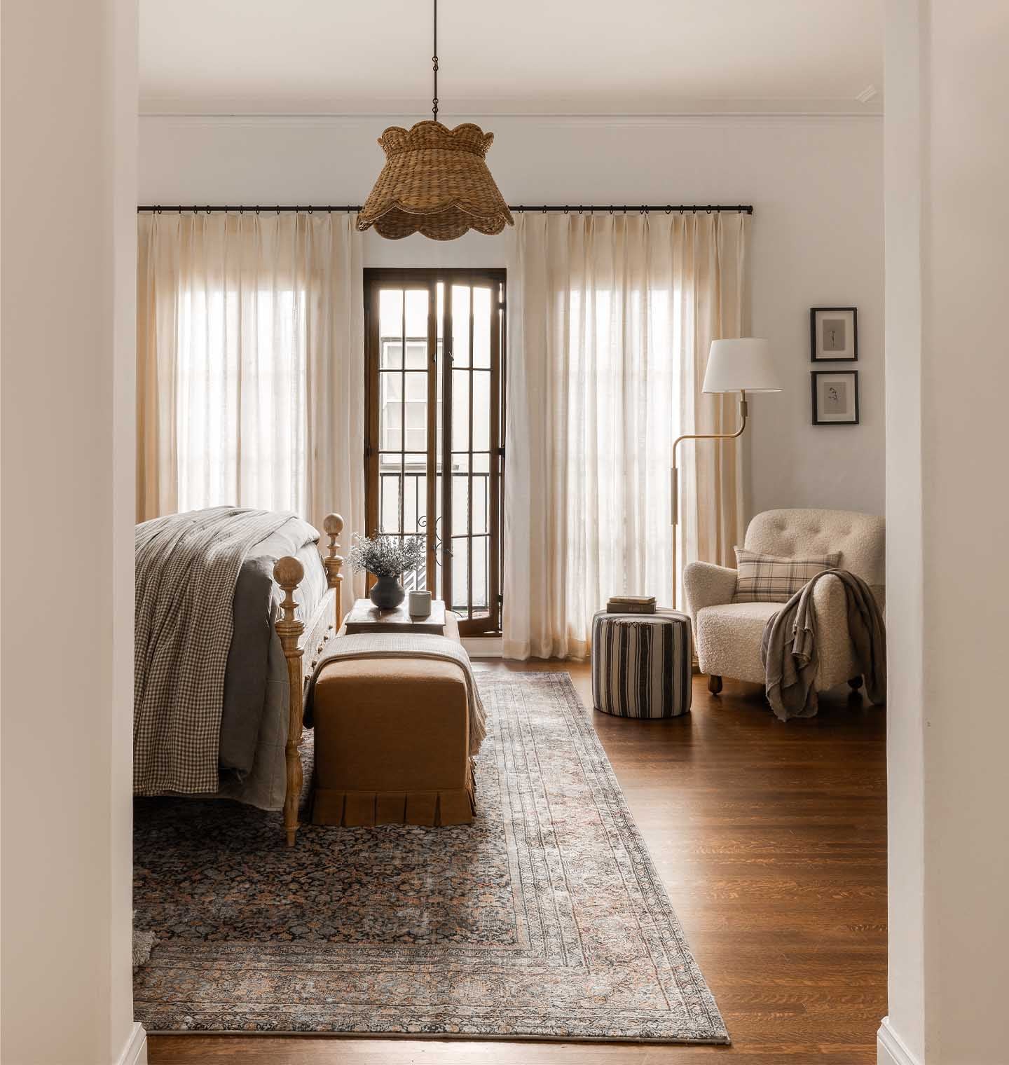Billie BIL-01 Ink / Salmon Area Rug