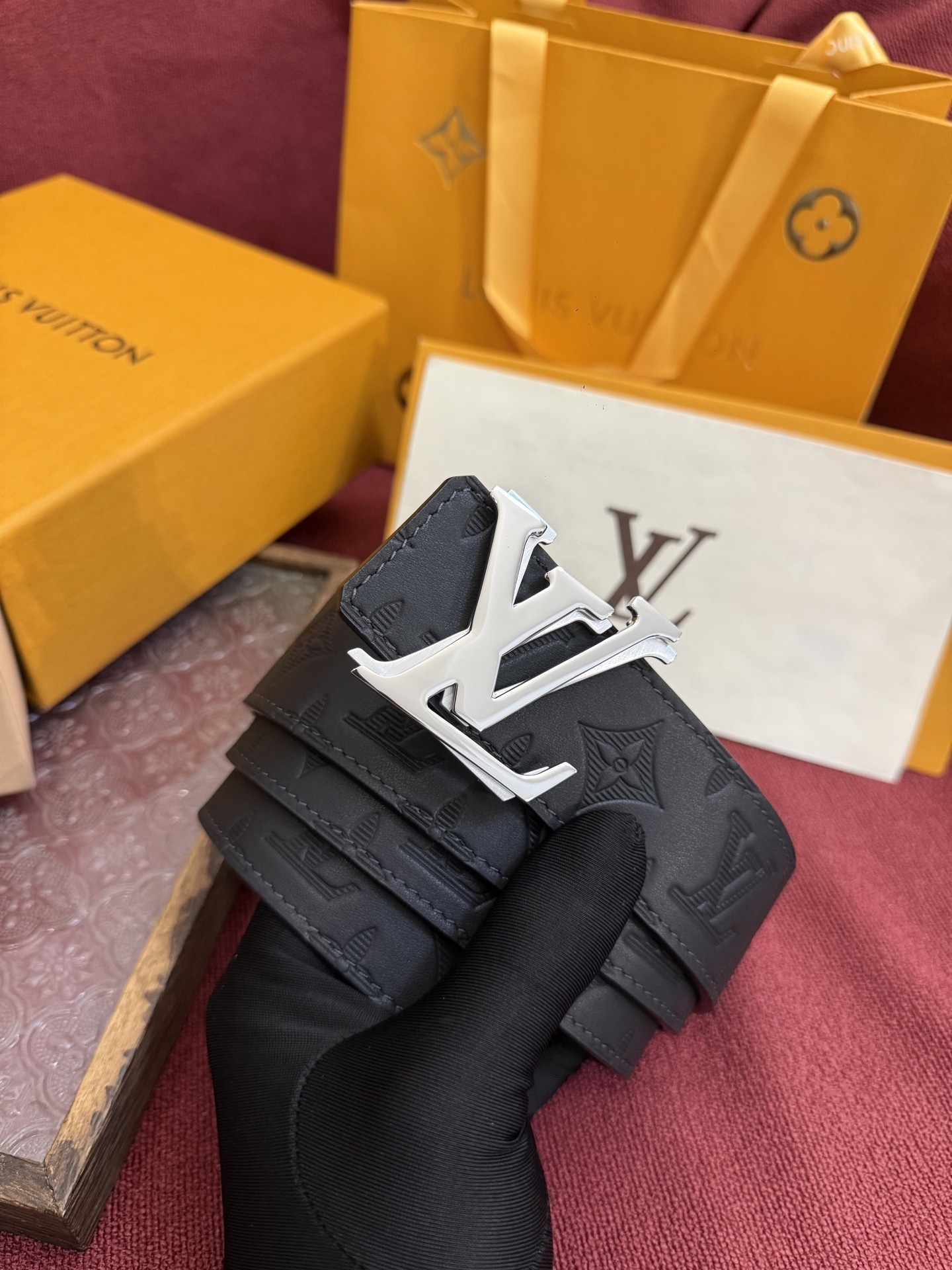 L X V Belt detail 6