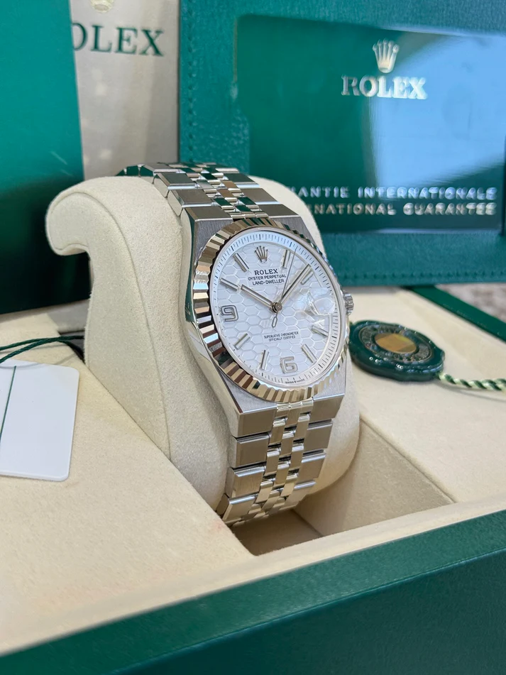 Rolex Land-Dweller 40 Oyster, 40 mm, Oystersteel and white gold M127334-0001