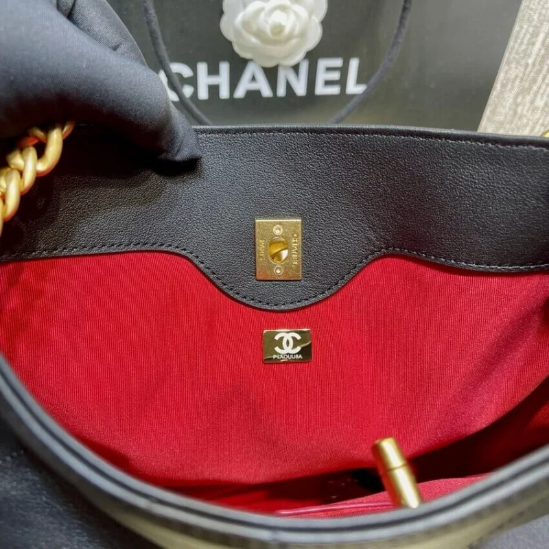 Chanel Hobo Handbag Calfskin Black As2844