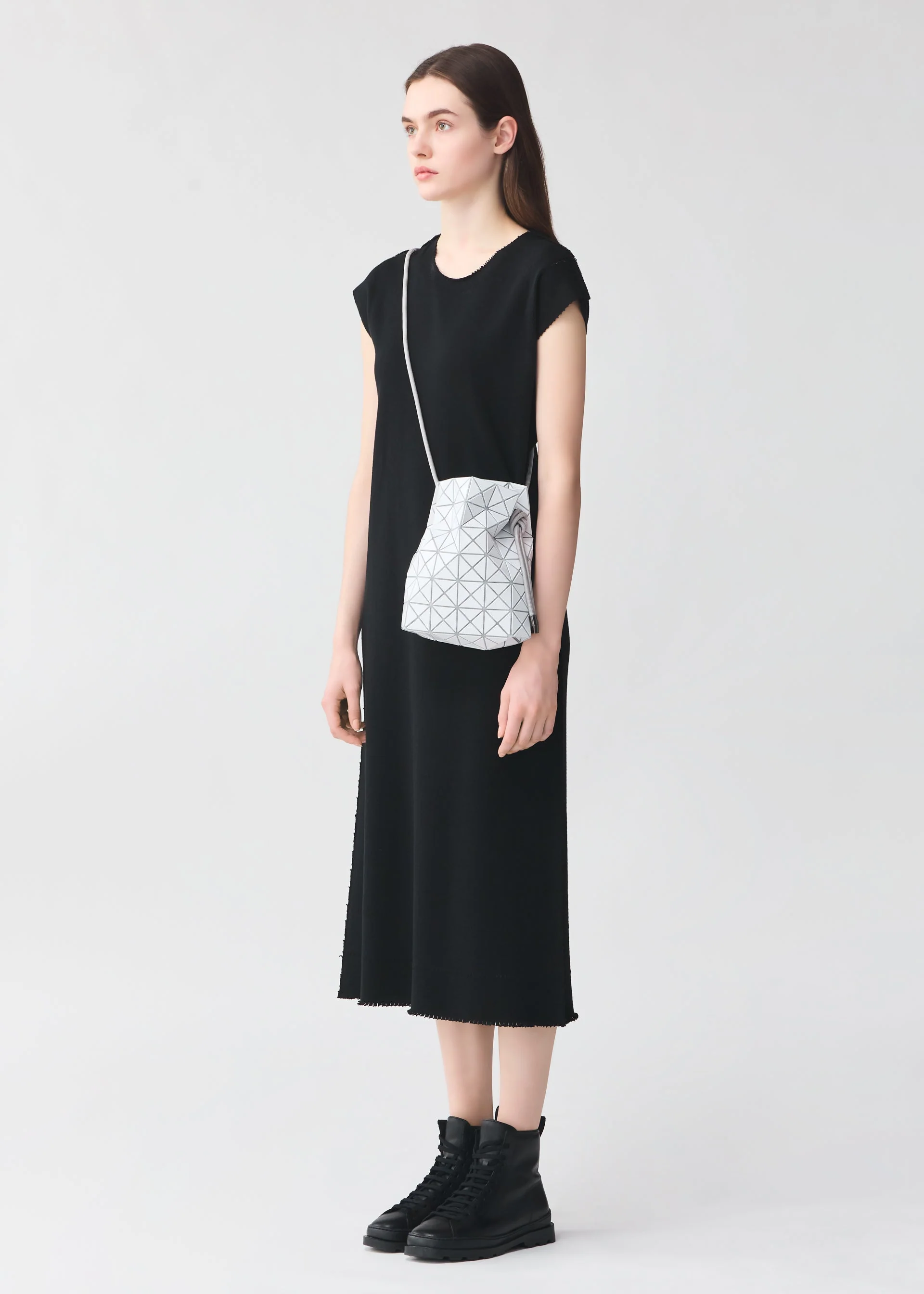 WRING ONE-TONE SHOULDER BAG