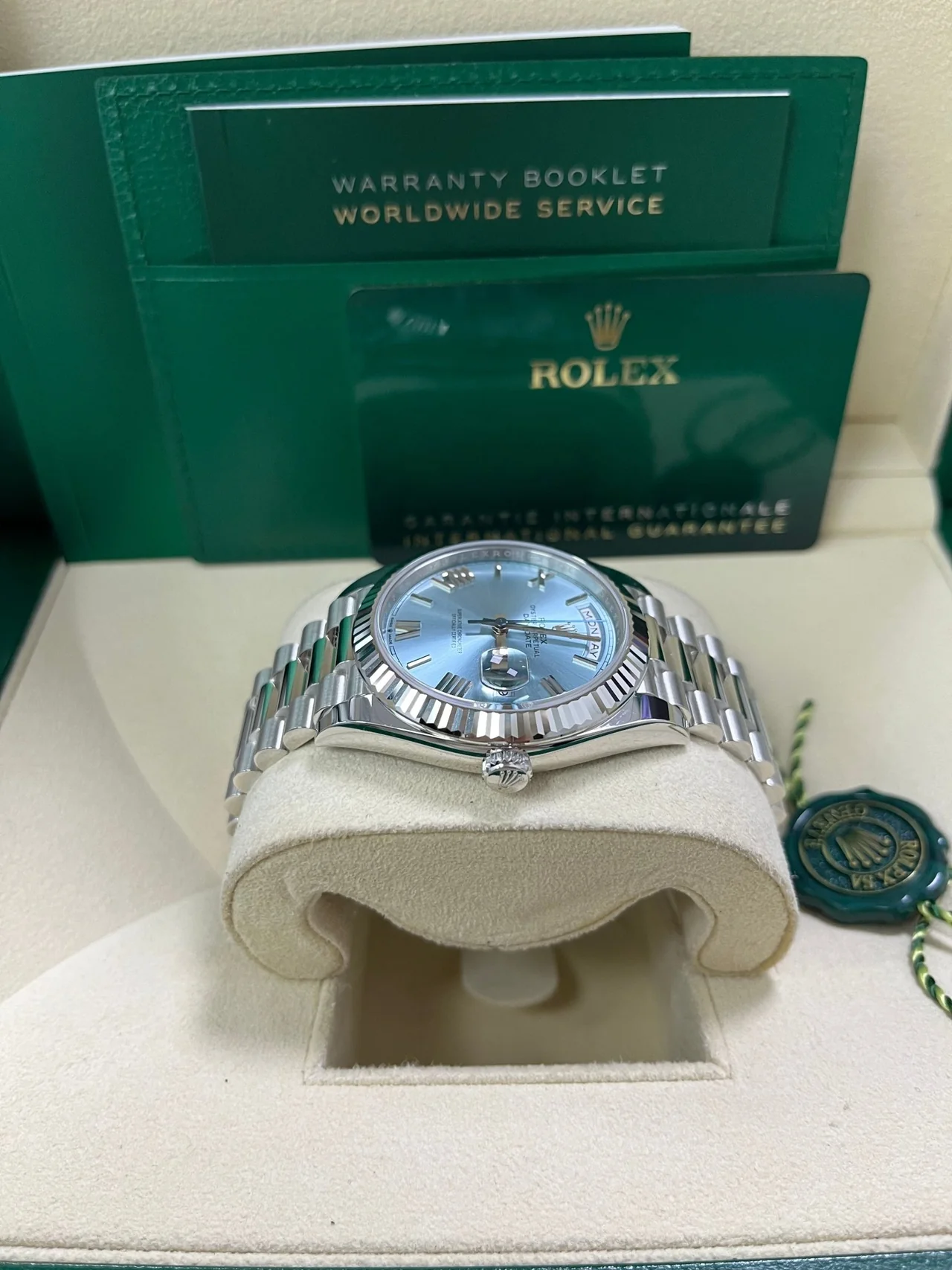 Rolex Day-Date 228236 0012 Fluted Bezel Ice Blue Dial 40MM Mens Replica Watch