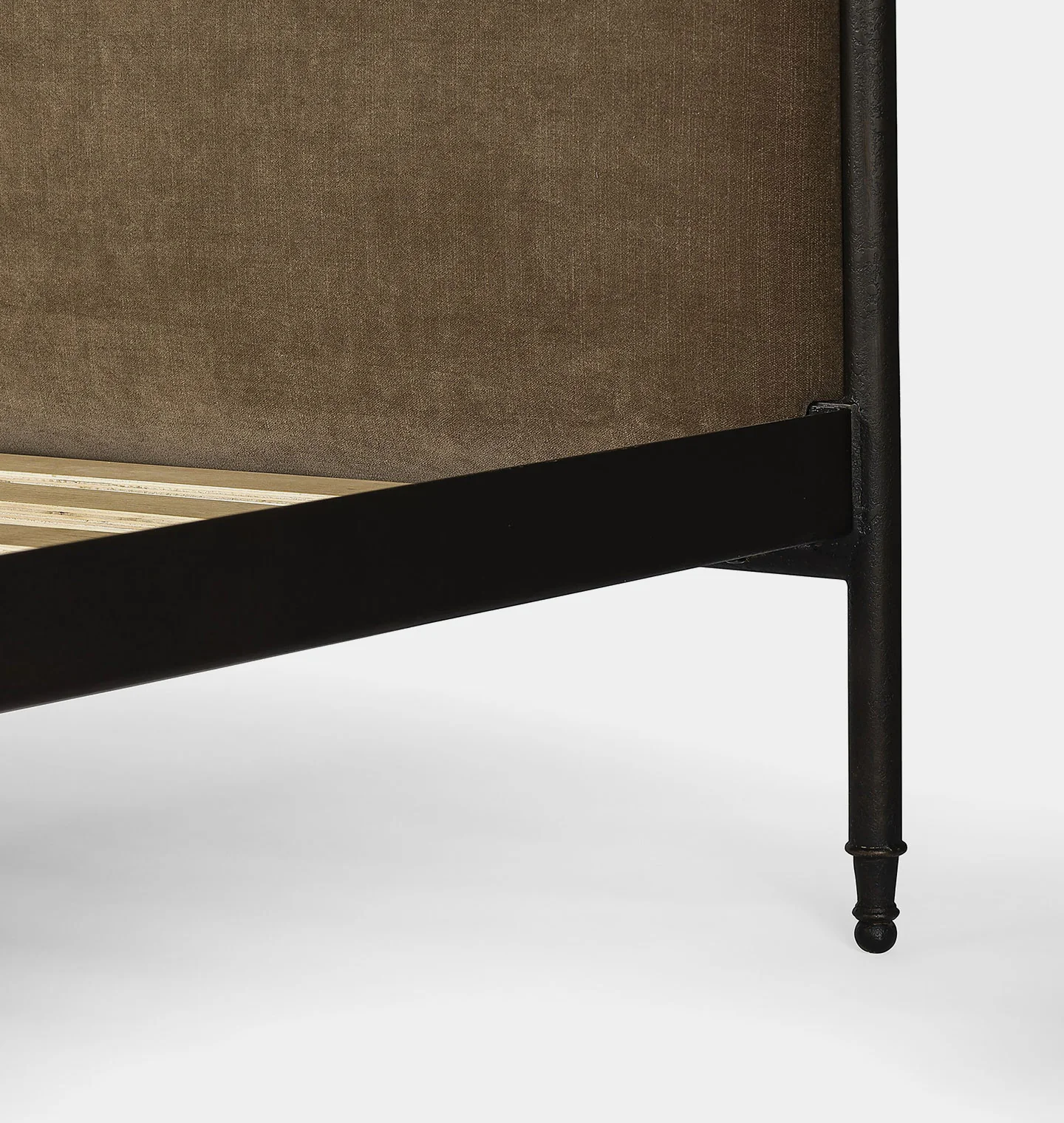 Leyla Bed