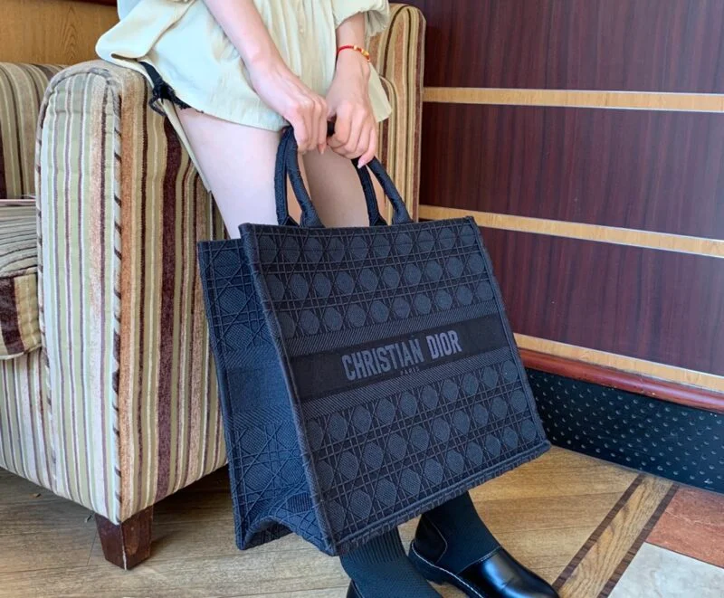 Dior Embroidery Book Tote 41.5×35