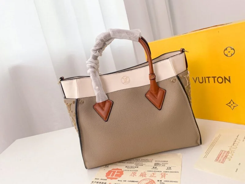 Louis Vuitton On My Side M53824