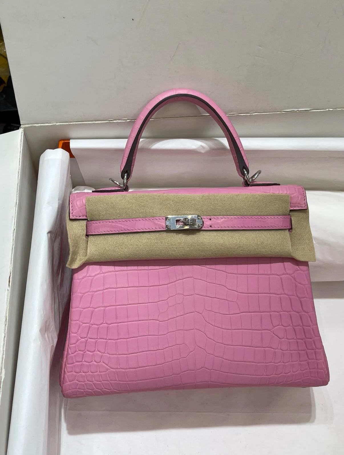 Hermès Kelly 25-28 cherry pink silver buckle and crocodile leather